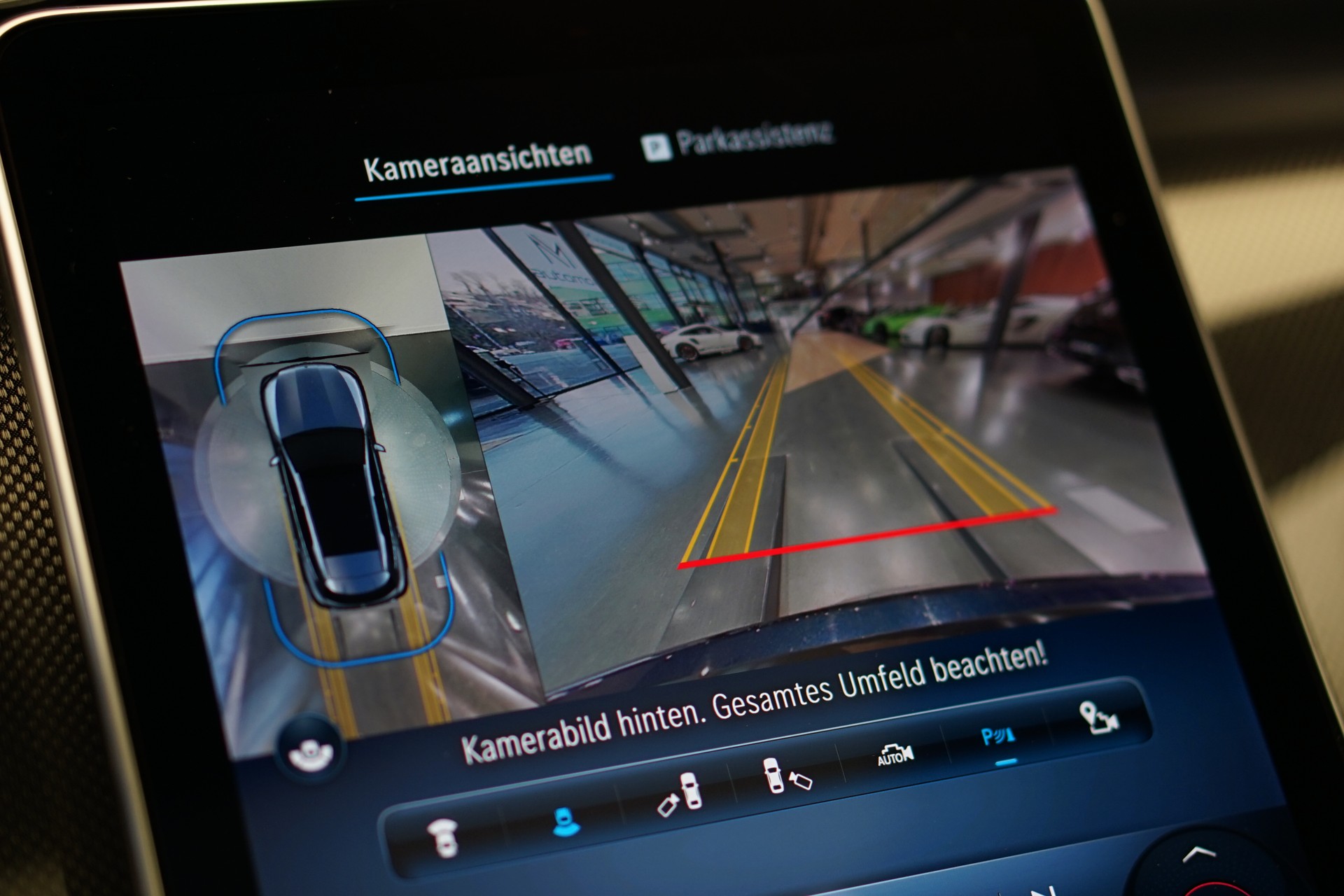 MERCEDES-BENZ GLC 300 4Matic AMG Line 9G-Tronic *CH-Fahrzeug* *Burmester* *Pano*-image-21