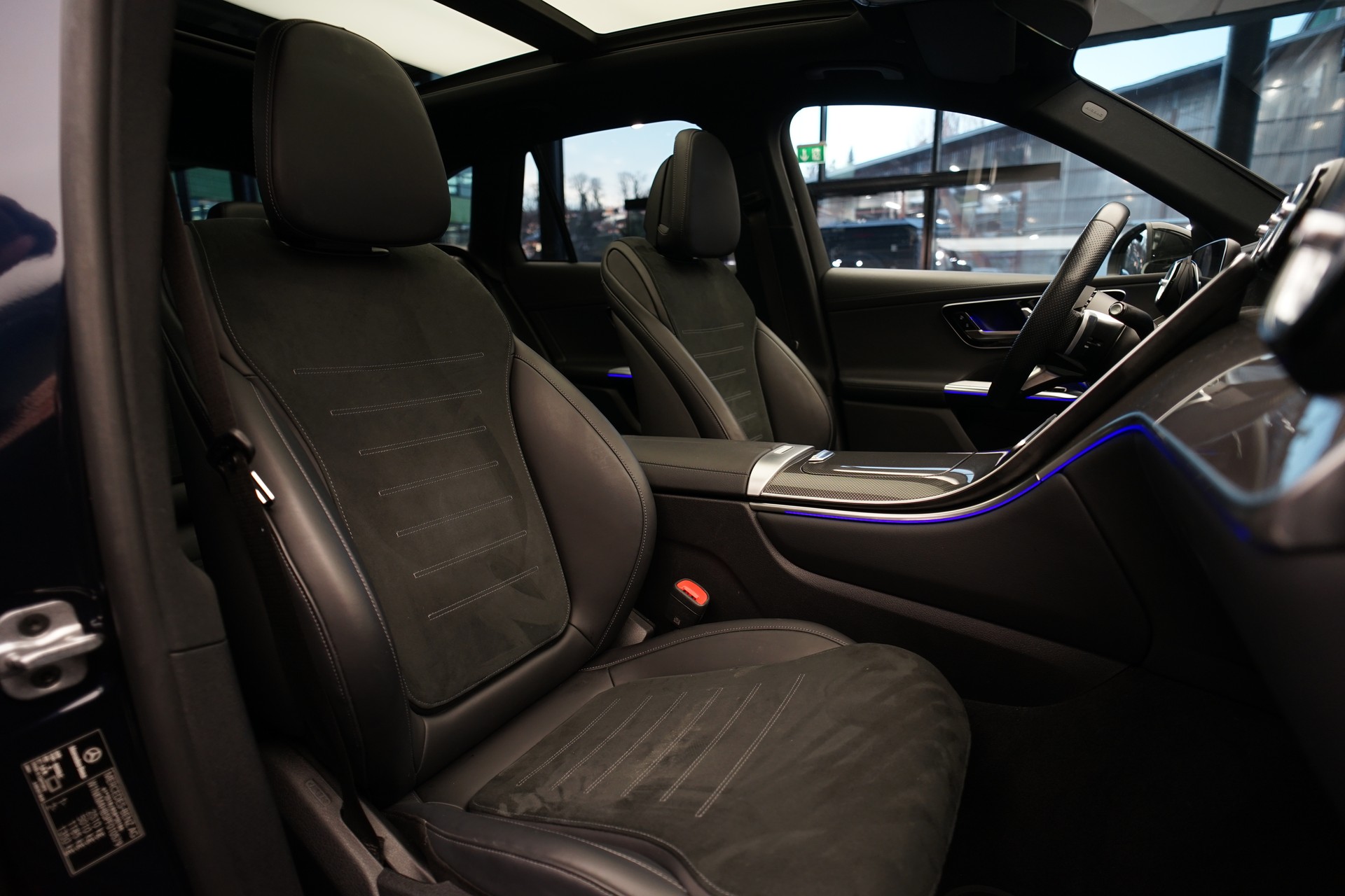 MERCEDES-BENZ GLC 300 4Matic AMG Line 9G-Tronic *CH-Fahrzeug* *Burmester* *Pano*-image-17