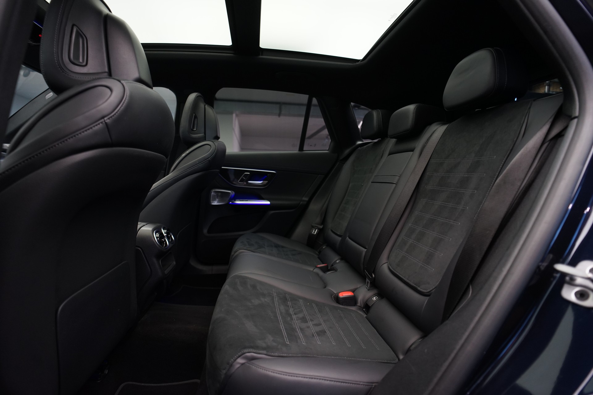 MERCEDES-BENZ GLC 300 4Matic AMG Line 9G-Tronic *CH-Fahrzeug* *Burmester* *Pano*-image-18