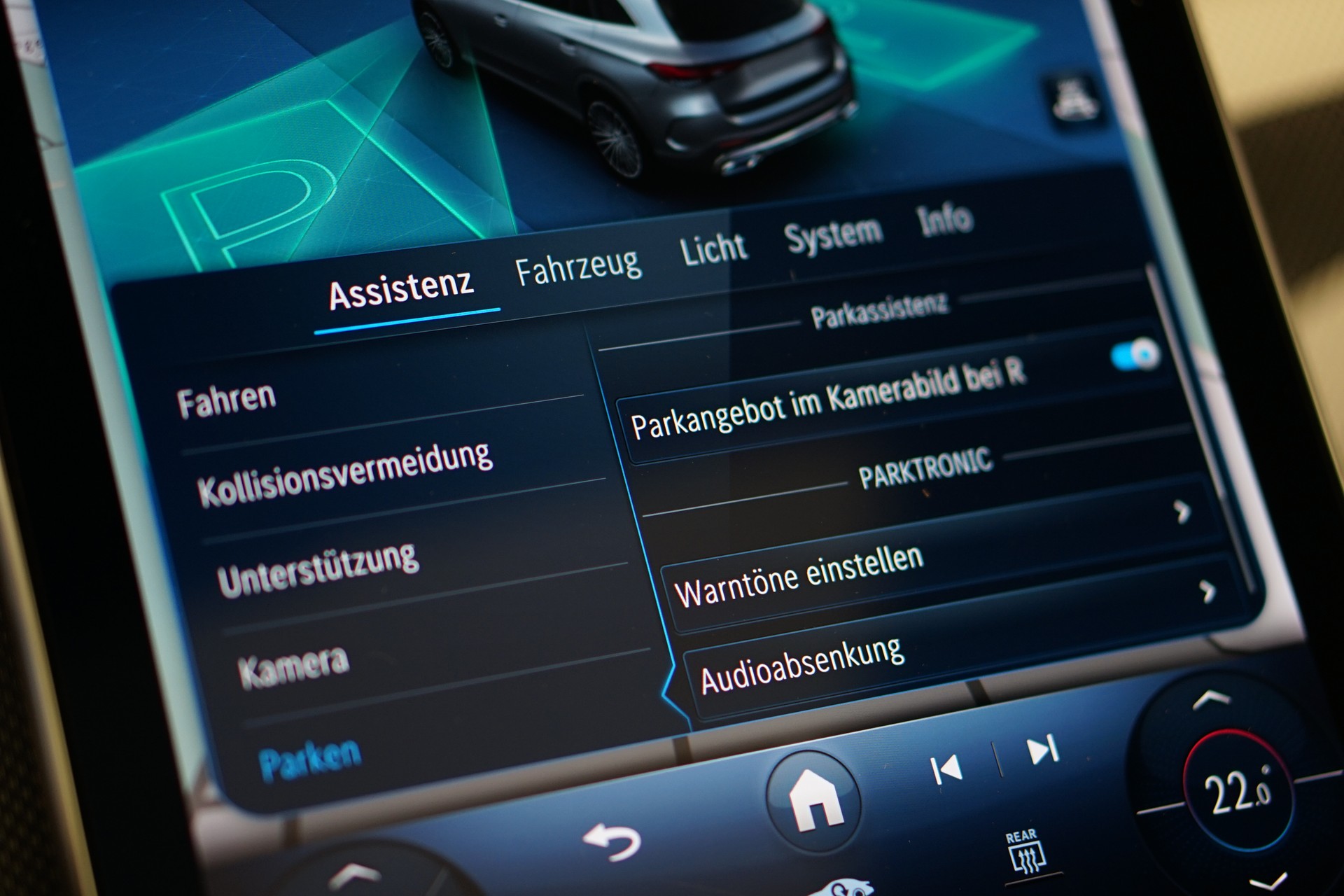 MERCEDES-BENZ GLC 300 4Matic AMG Line 9G-Tronic *CH-Fahrzeug* *Burmester* *Pano*-image-22