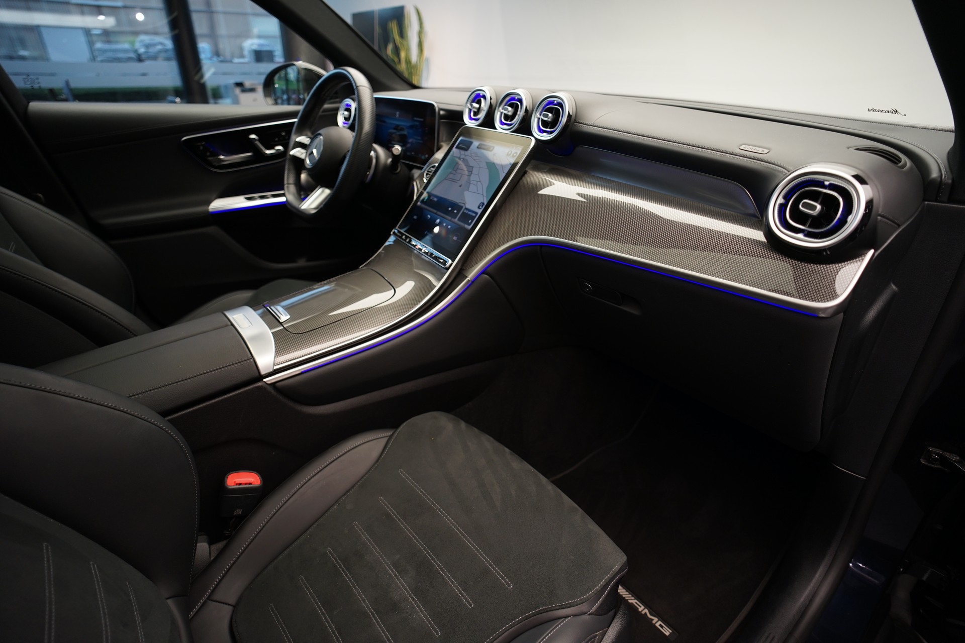 MERCEDES-BENZ GLC 300 4Matic AMG Line 9G-Tronic *CH-Fahrzeug* *Burmester* *Pano*-image-14