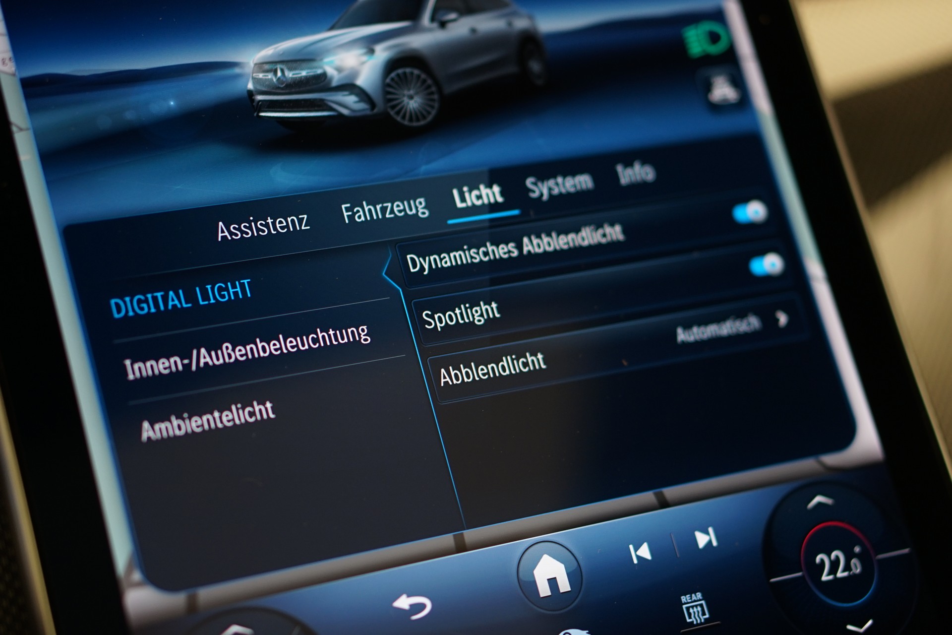 MERCEDES-BENZ GLC 300 4Matic AMG Line 9G-Tronic *CH-Fahrzeug* *Burmester* *Pano*-image-24