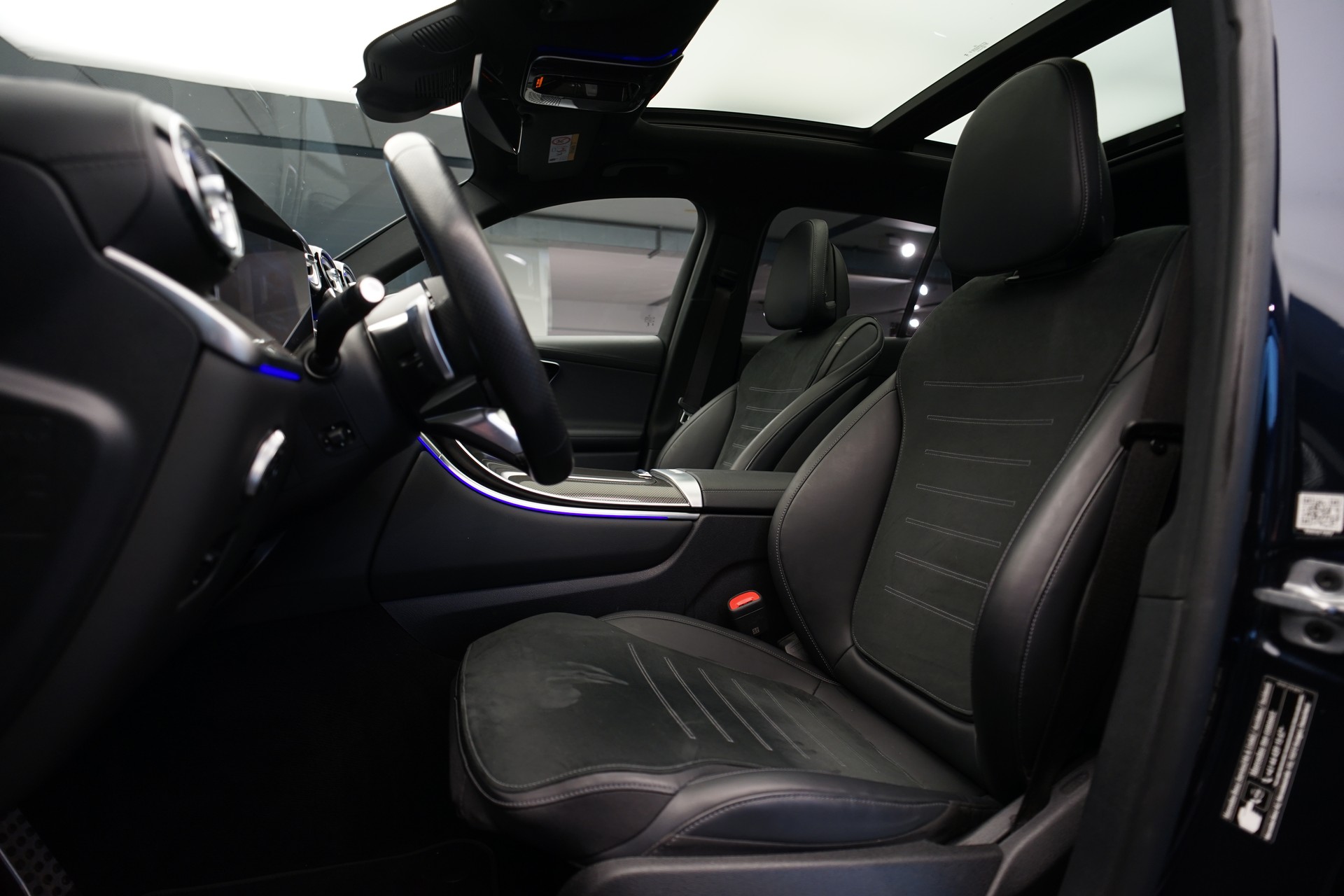 MERCEDES-BENZ GLC 300 4Matic AMG Line 9G-Tronic *CH-Fahrzeug* *Burmester* *Pano*-image-15