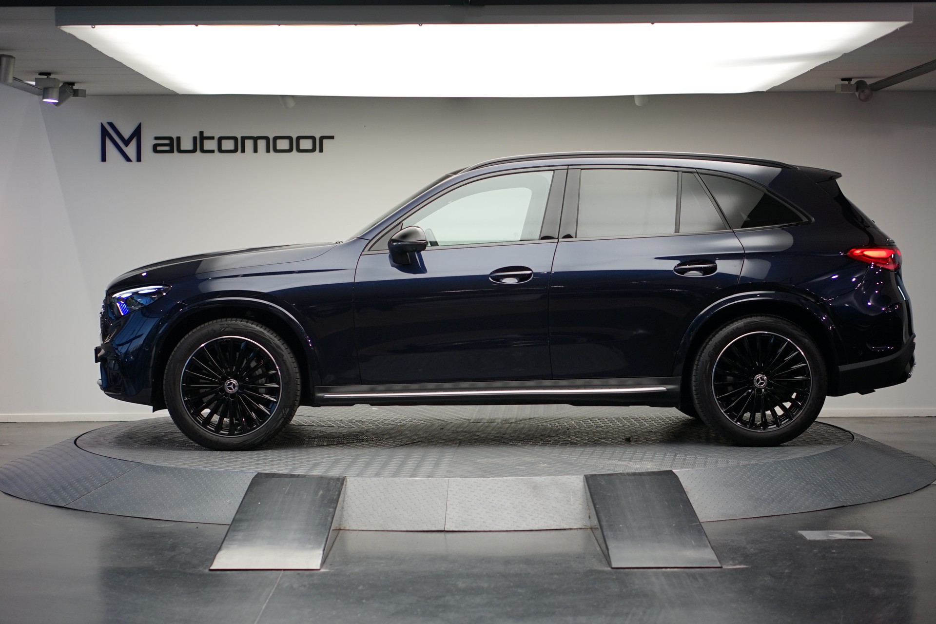 MERCEDES-BENZ GLC 300 4Matic AMG Line 9G-Tronic *CH-Fahrzeug* *Burmester* *Pano*-image-7
