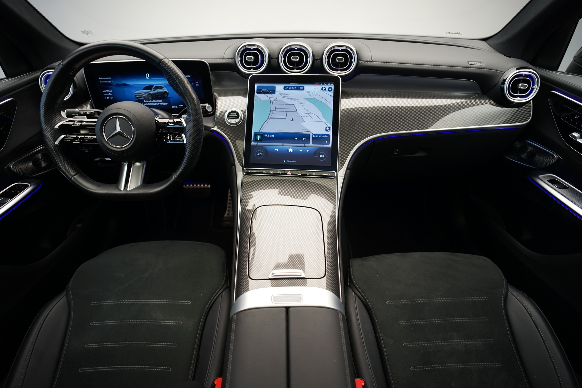 MERCEDES-BENZ GLC 300 4Matic AMG Line 9G-Tronic *CH-Fahrzeug* *Burmester* *Pano*-image-12