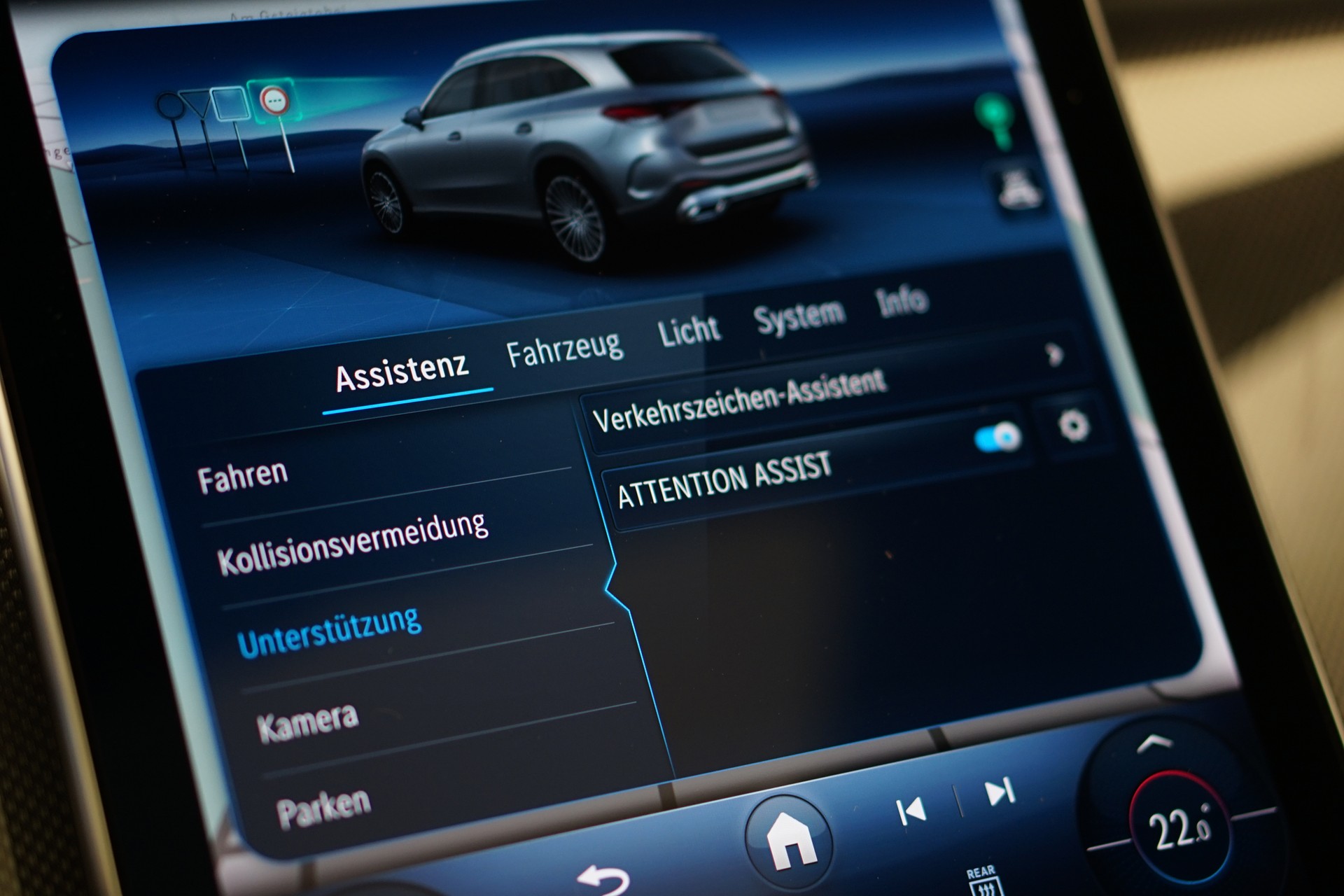 MERCEDES-BENZ GLC 300 4Matic AMG Line 9G-Tronic *CH-Fahrzeug* *Burmester* *Pano*-image-25