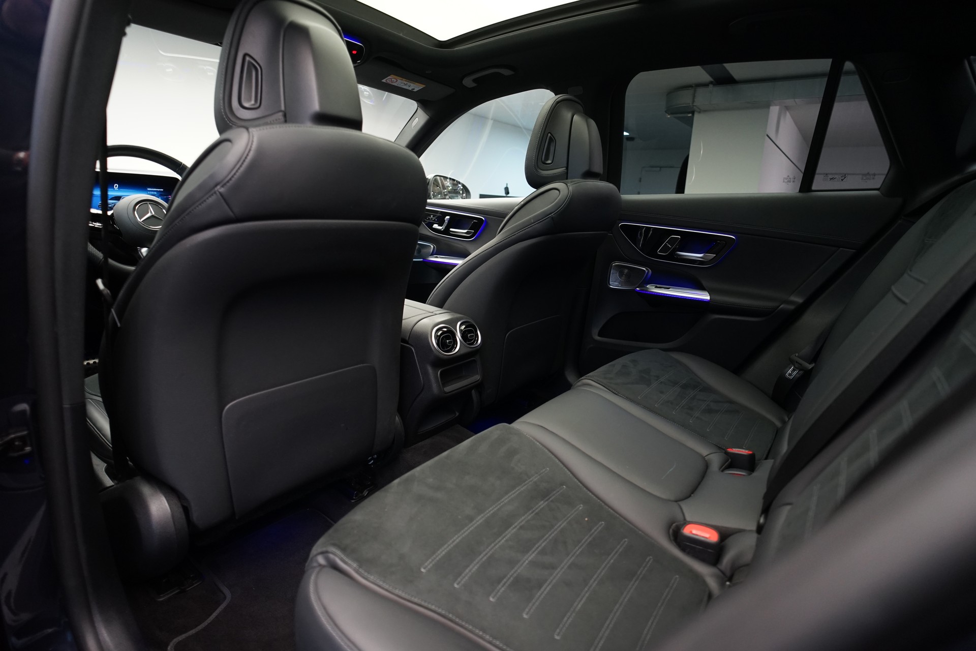 MERCEDES-BENZ GLC 300 4Matic AMG Line 9G-Tronic *CH-Fahrzeug* *Burmester* *Pano*-image-19