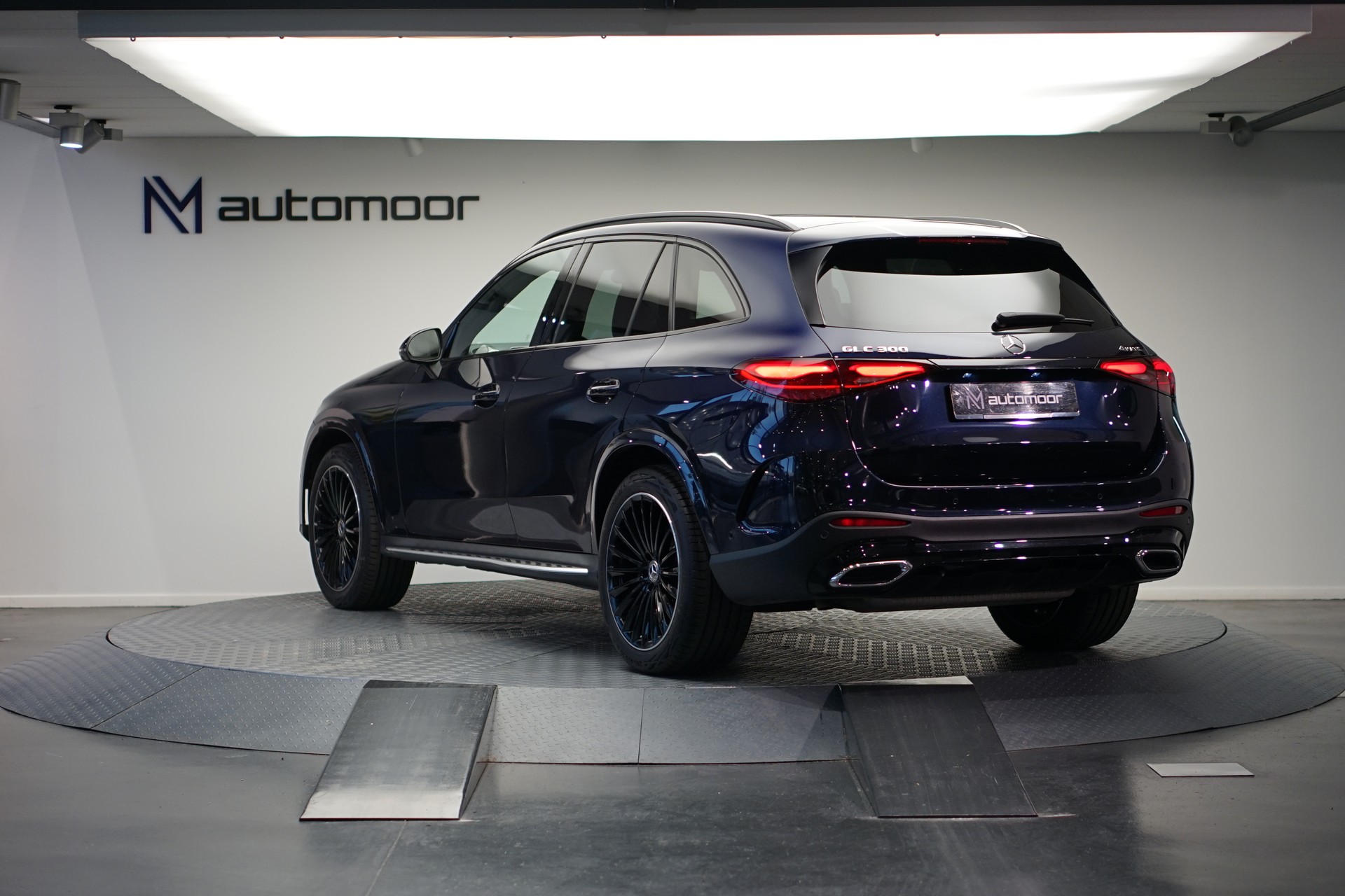 MERCEDES-BENZ GLC 300 4Matic AMG Line 9G-Tronic *CH-Fahrzeug* *Burmester* *Pano*-image-6