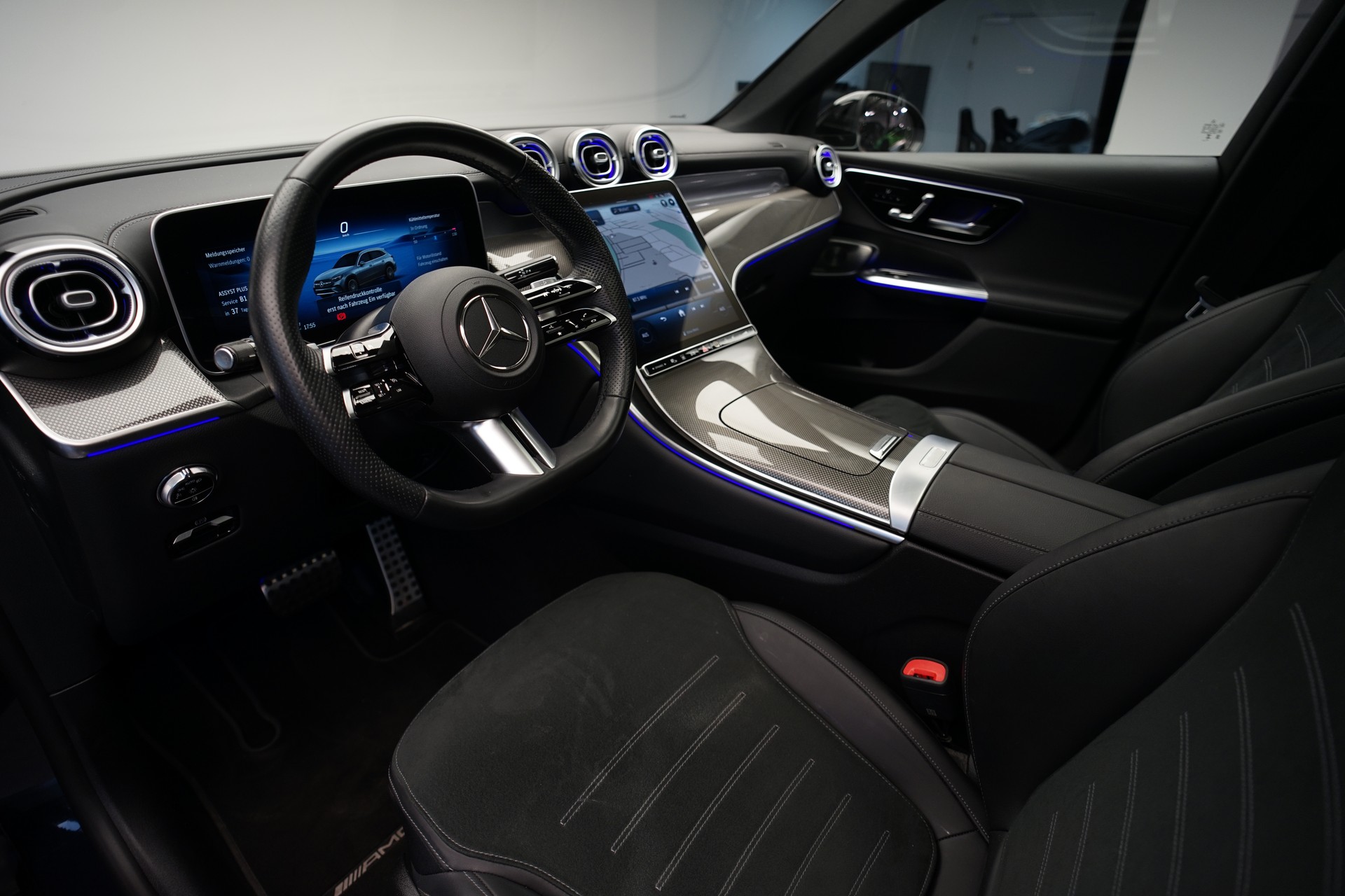 MERCEDES-BENZ GLC 300 4Matic AMG Line 9G-Tronic *CH-Fahrzeug* *Burmester* *Pano*-image-13