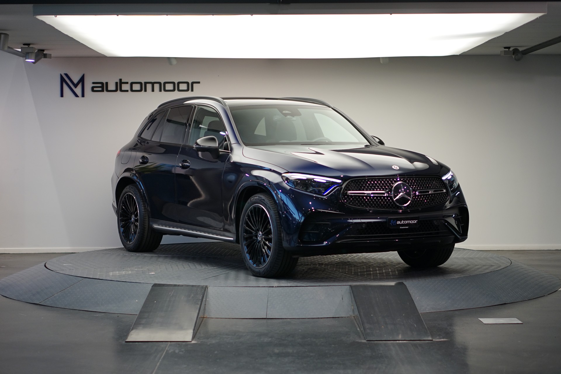 MERCEDES-BENZ GLC 300 4Matic AMG Line 9G-Tronic *CH-Fahrzeug* *Burmester* *Pano*-image-2