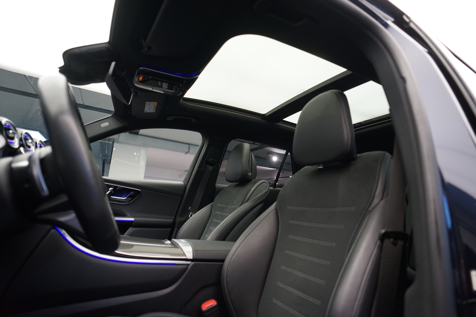 MERCEDES-BENZ GLC 300 4Matic AMG Line 9G-Tronic *CH-Fahrzeug* *Burmester* *Pano*-image-16
