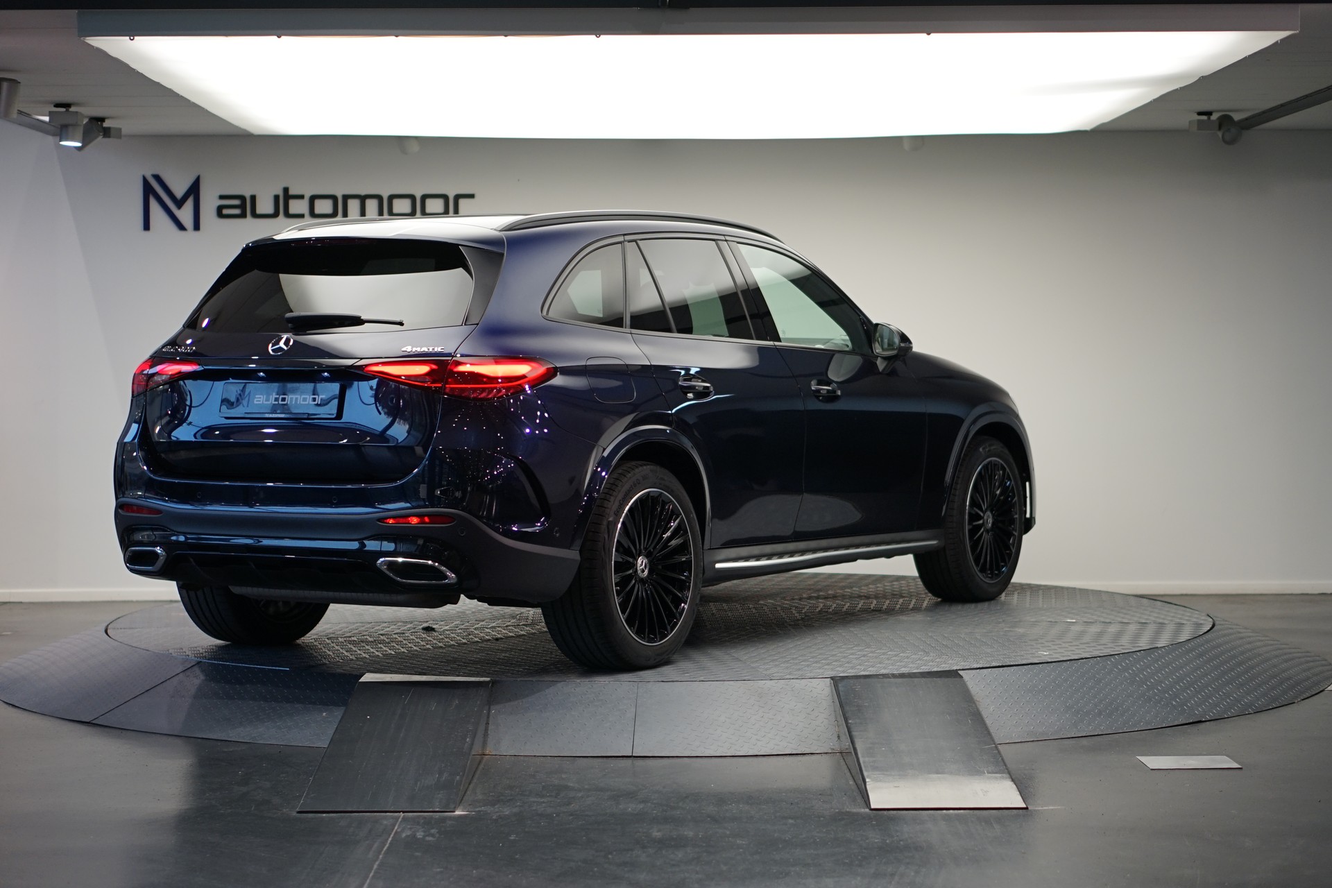 MERCEDES-BENZ GLC 300 4Matic AMG Line 9G-Tronic *CH-Fahrzeug* *Burmester* *Pano*-image-4