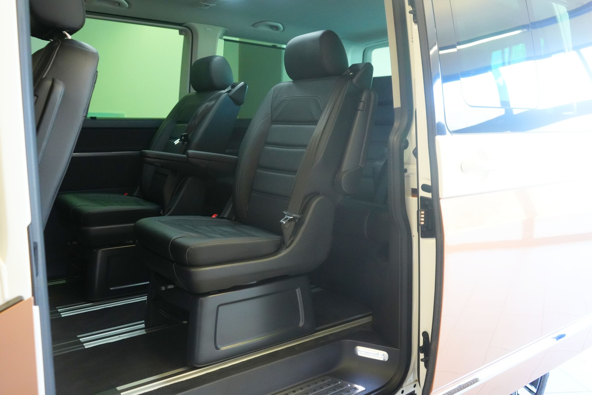 VW T6.1 Multivan 2.0 Bi-TDI Generation Six 4Motion DSG-image-11