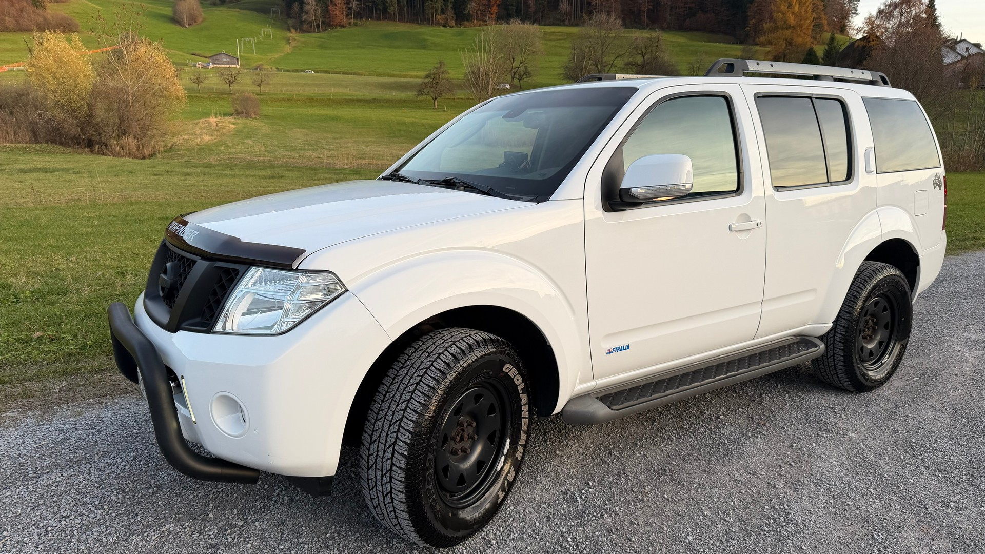 NISSAN Pathfinder 2.5 dCi Platinum Automatic-image-1