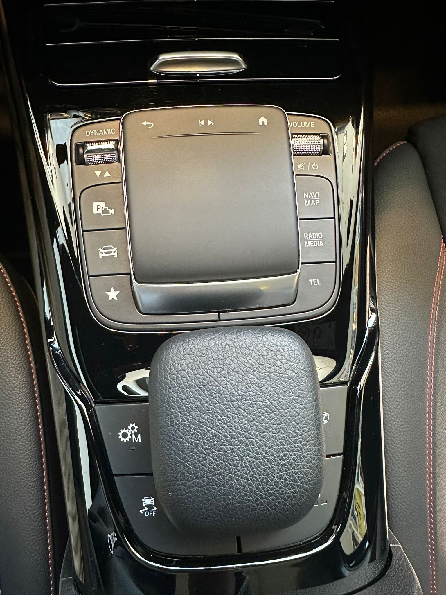 MERCEDES-BENZ A 45 S AMG 4Matic+ Speedshift-image-16