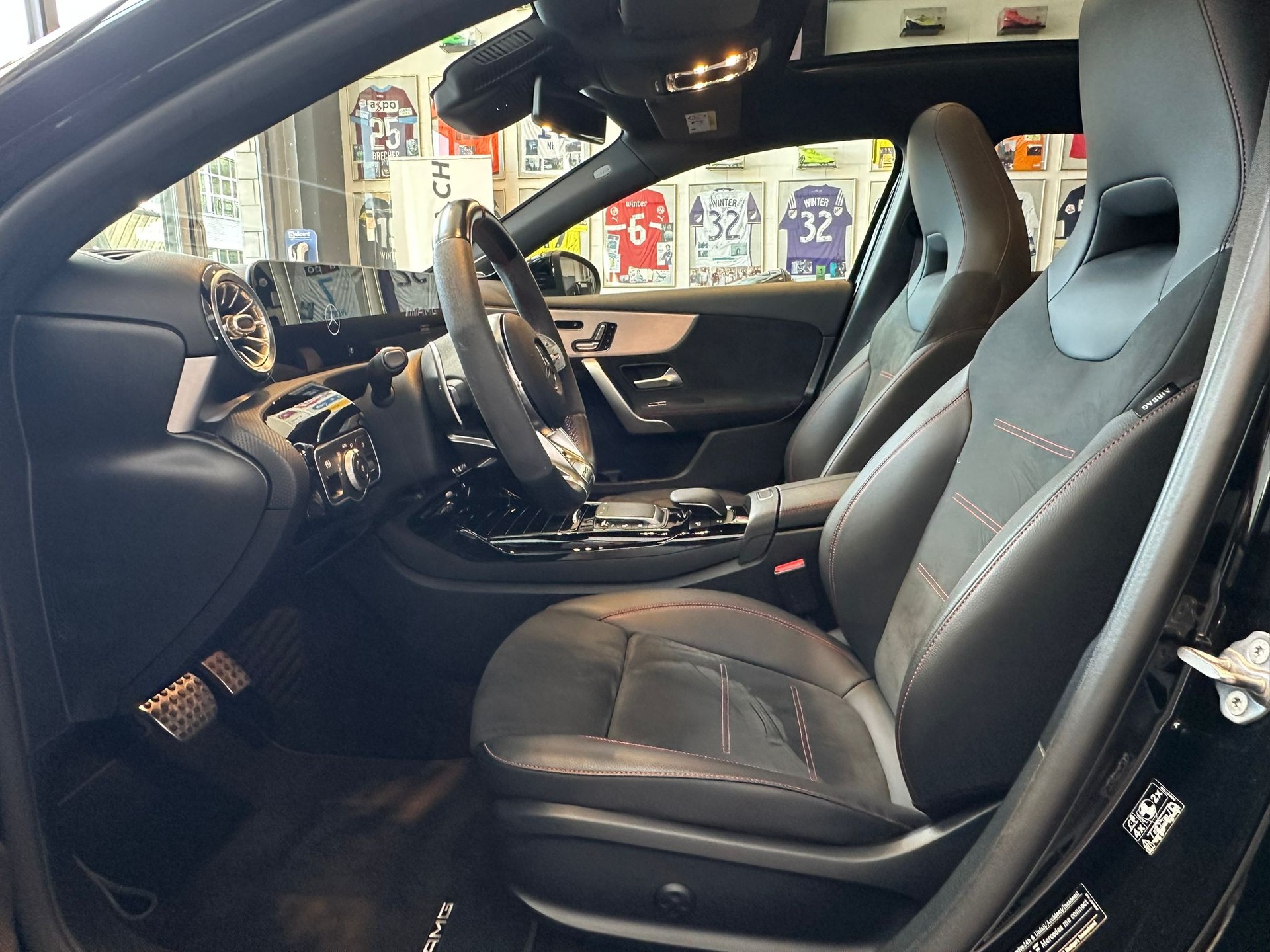 MERCEDES-BENZ A 45 S AMG 4Matic+ Speedshift-image-7