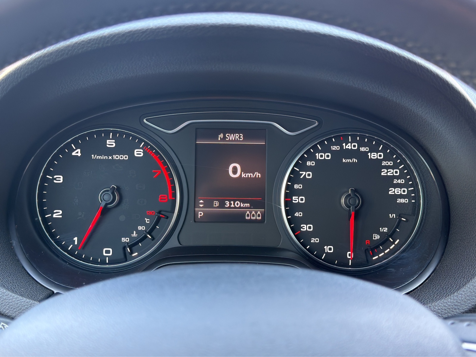 AUDI A3 Sportback 1.8 TFSI Ambiente quattro S-tronic-image-11