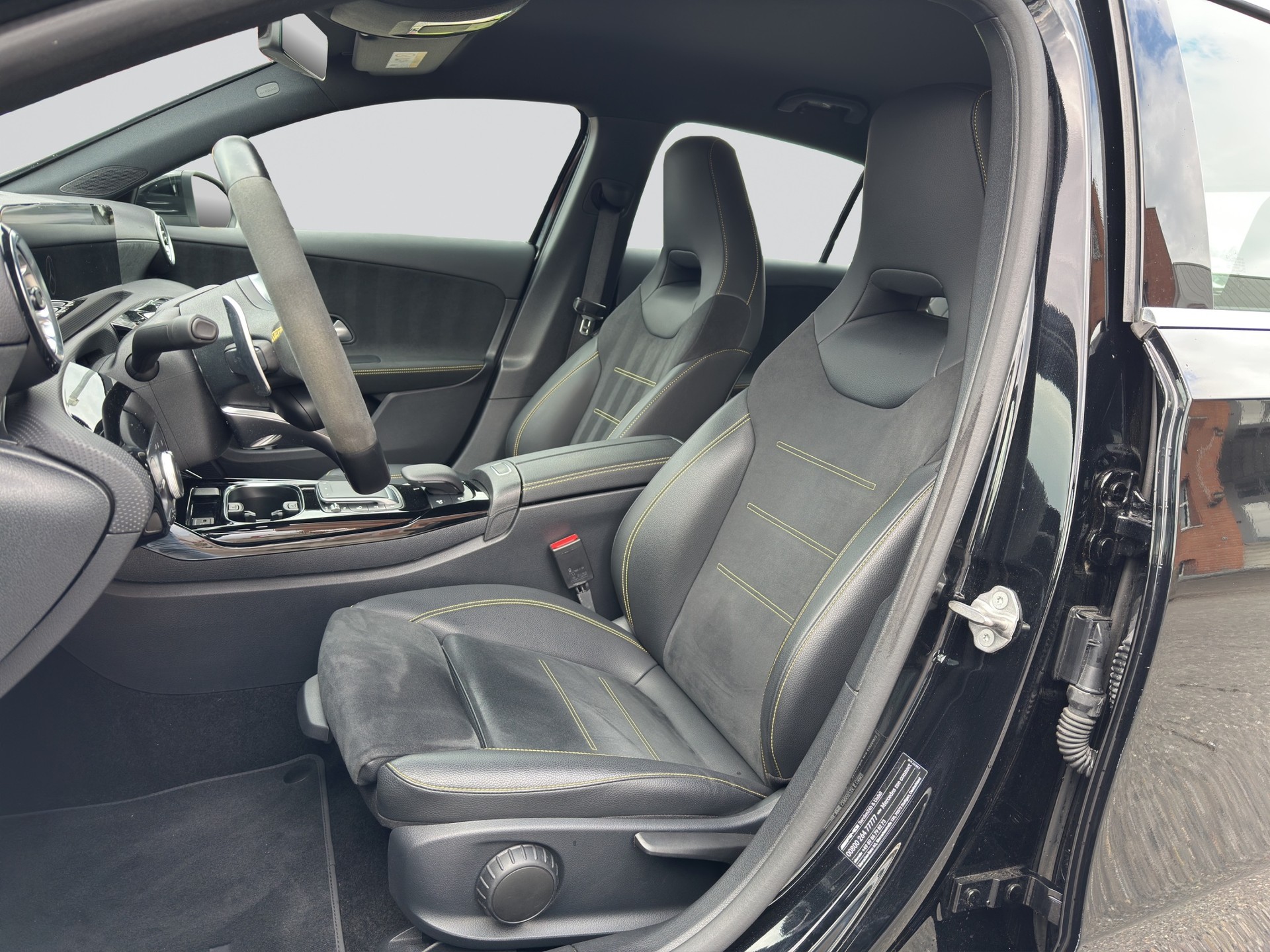 MERCEDES-BENZ A 45 S AMG 4Matic+ Speedshift-image-5