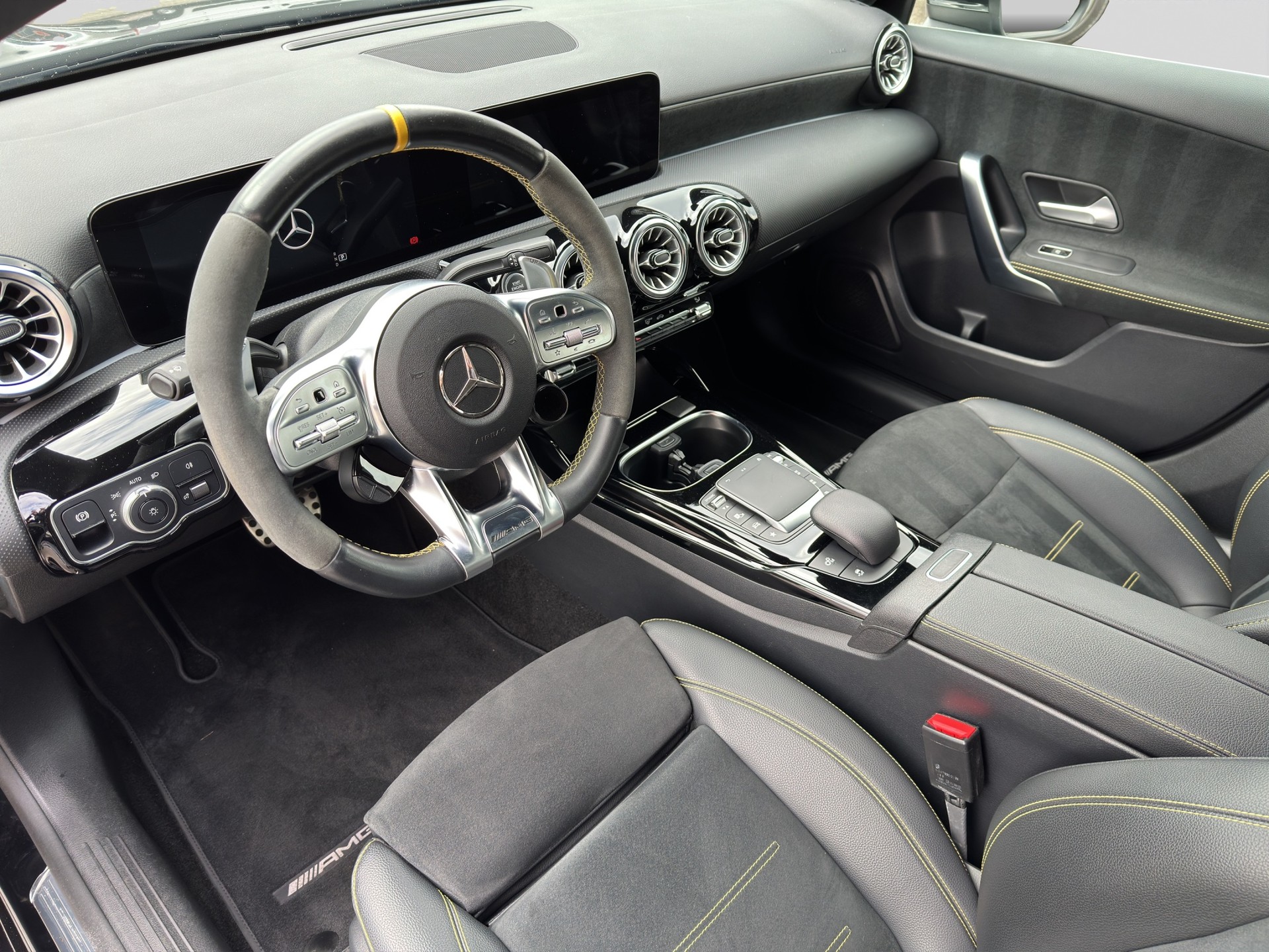 MERCEDES-BENZ A 45 S AMG 4Matic+ Speedshift-image-6