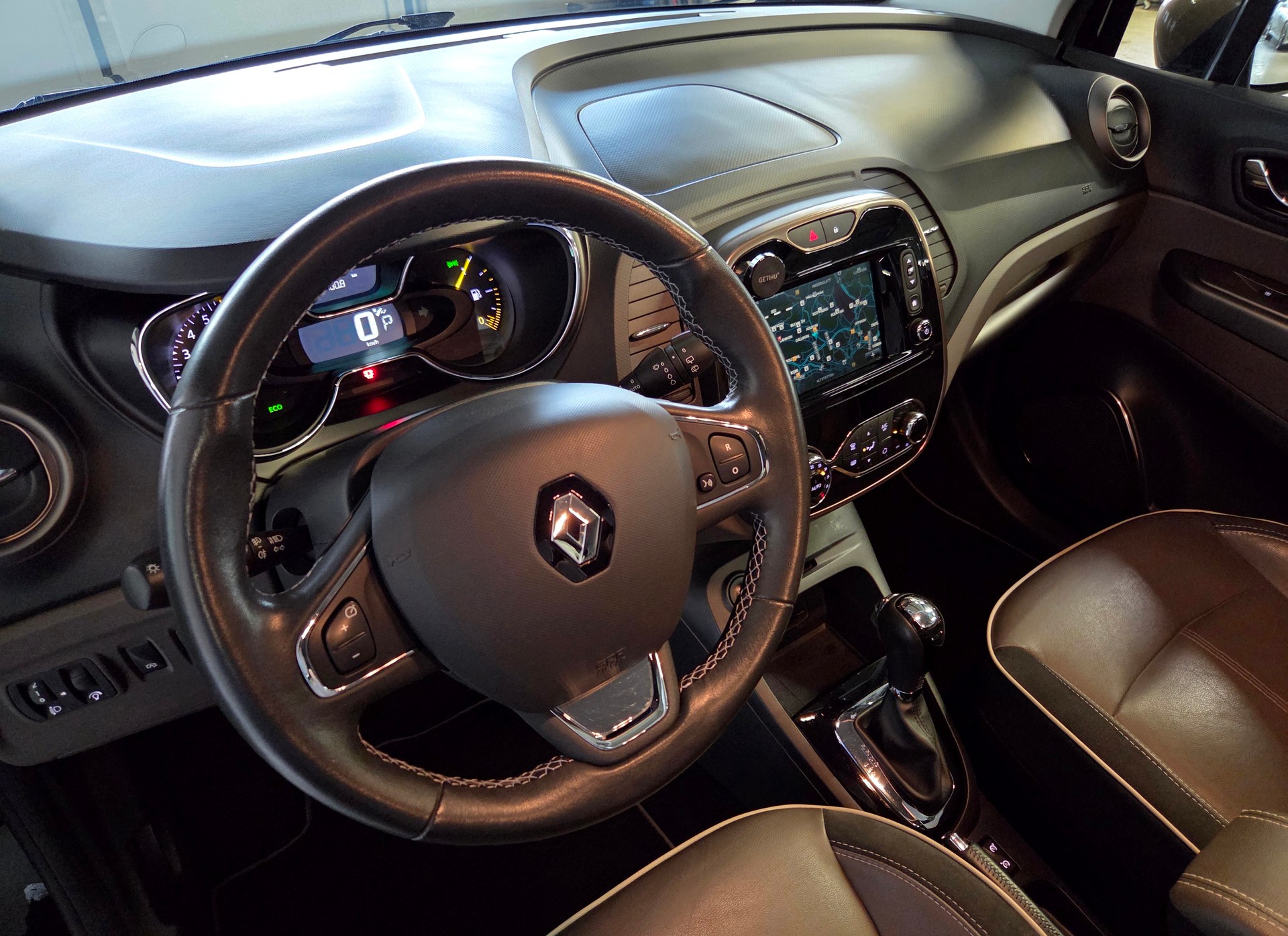RENAULT Captur 1.2 TCe Iconic EDC S/S-image-8