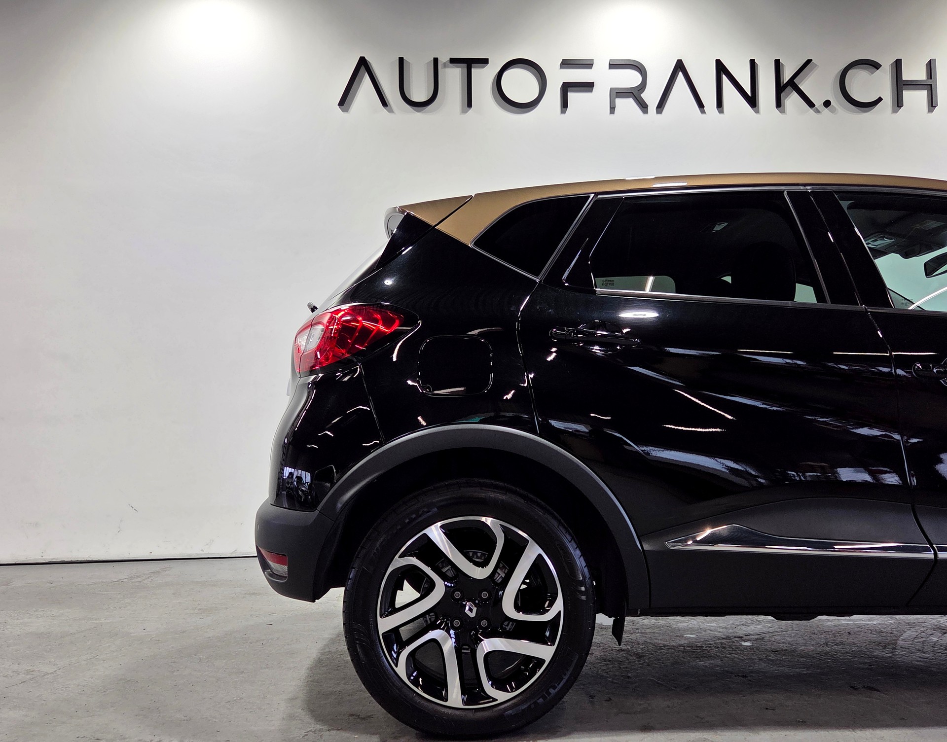 RENAULT Captur 1.2 TCe Iconic EDC S/S-image-13