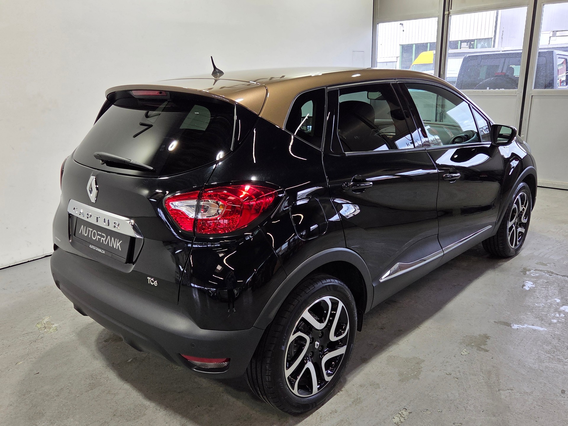 RENAULT Captur 1.2 TCe Iconic EDC S/S-image-18