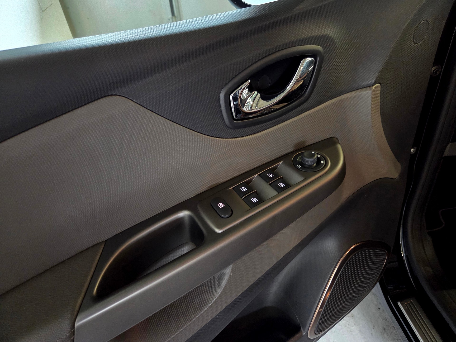 RENAULT Captur 1.2 TCe Iconic EDC S/S-image-20