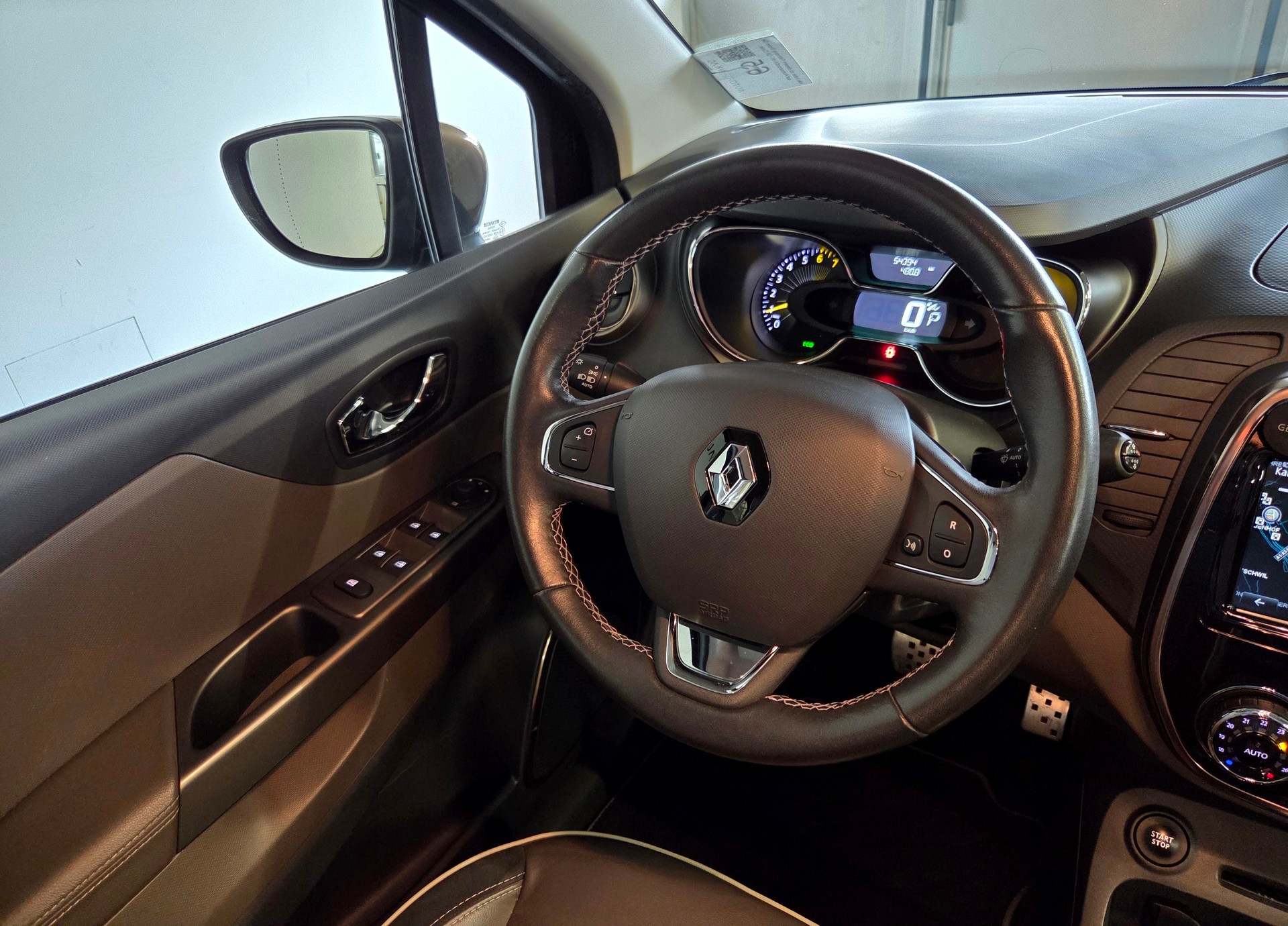 RENAULT Captur 1.2 TCe Iconic EDC S/S-image-14