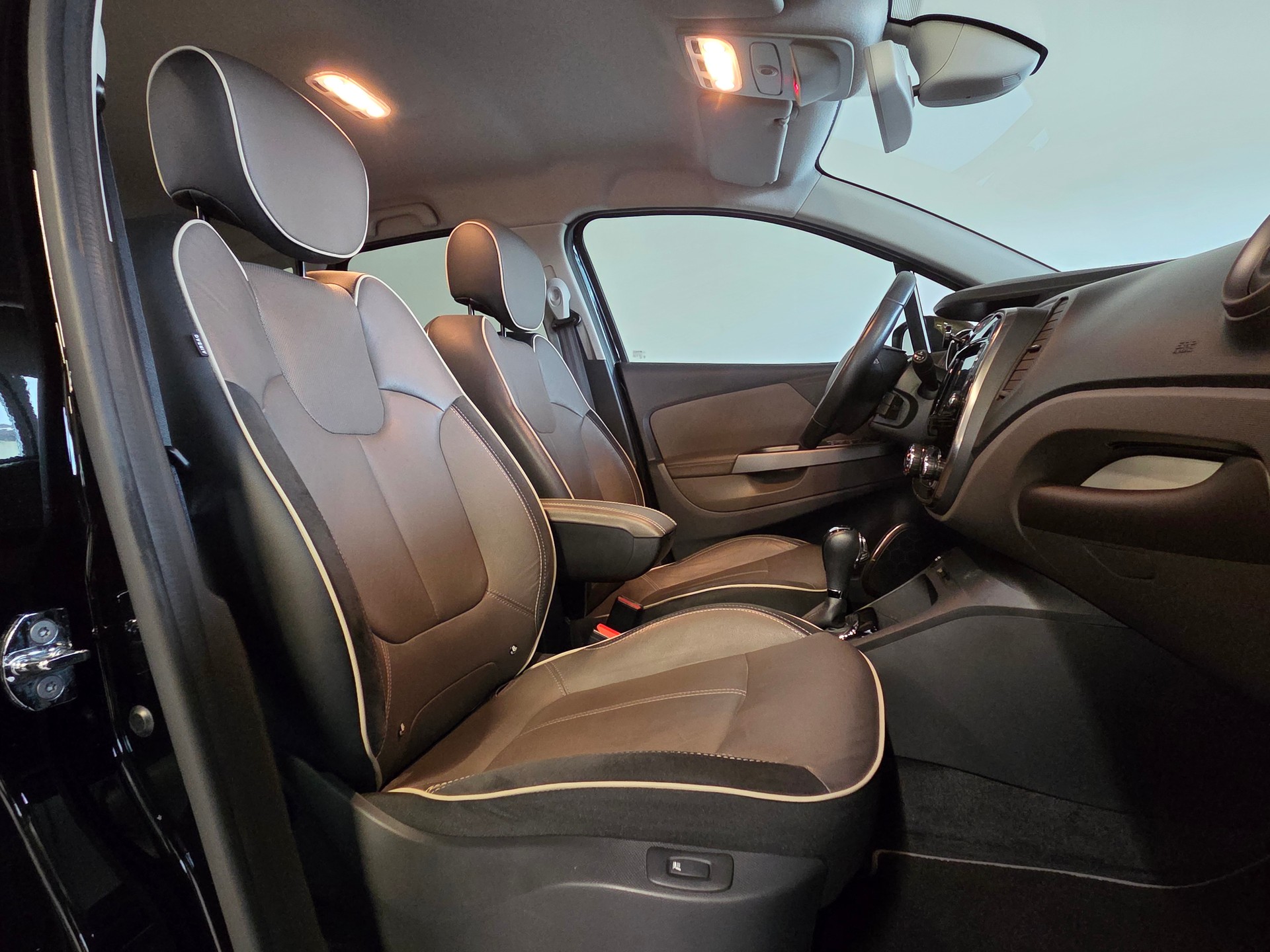 RENAULT Captur 1.2 TCe Iconic EDC S/S-image-11