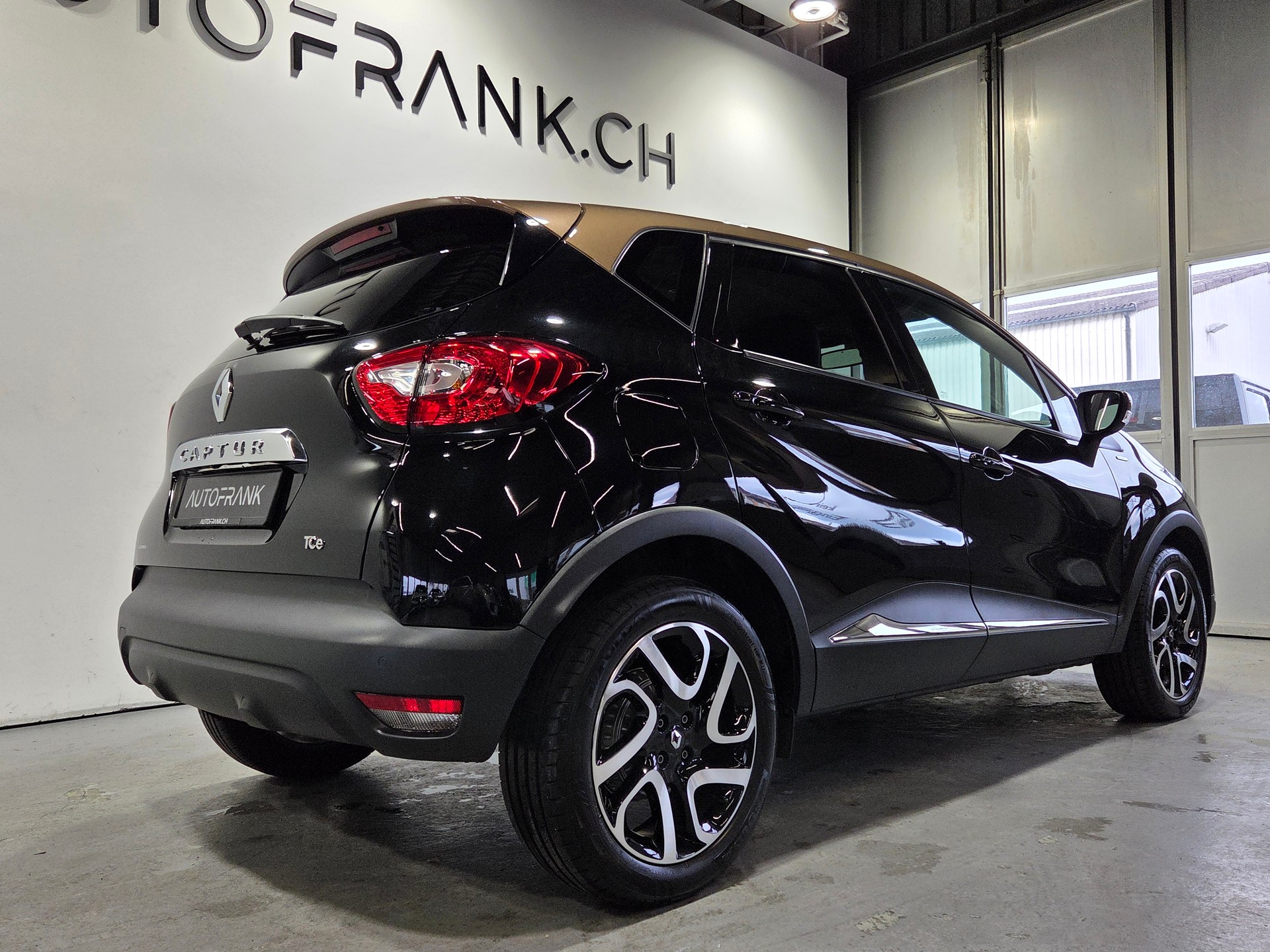 RENAULT Captur 1.2 TCe Iconic EDC S/S-showroom-element-2