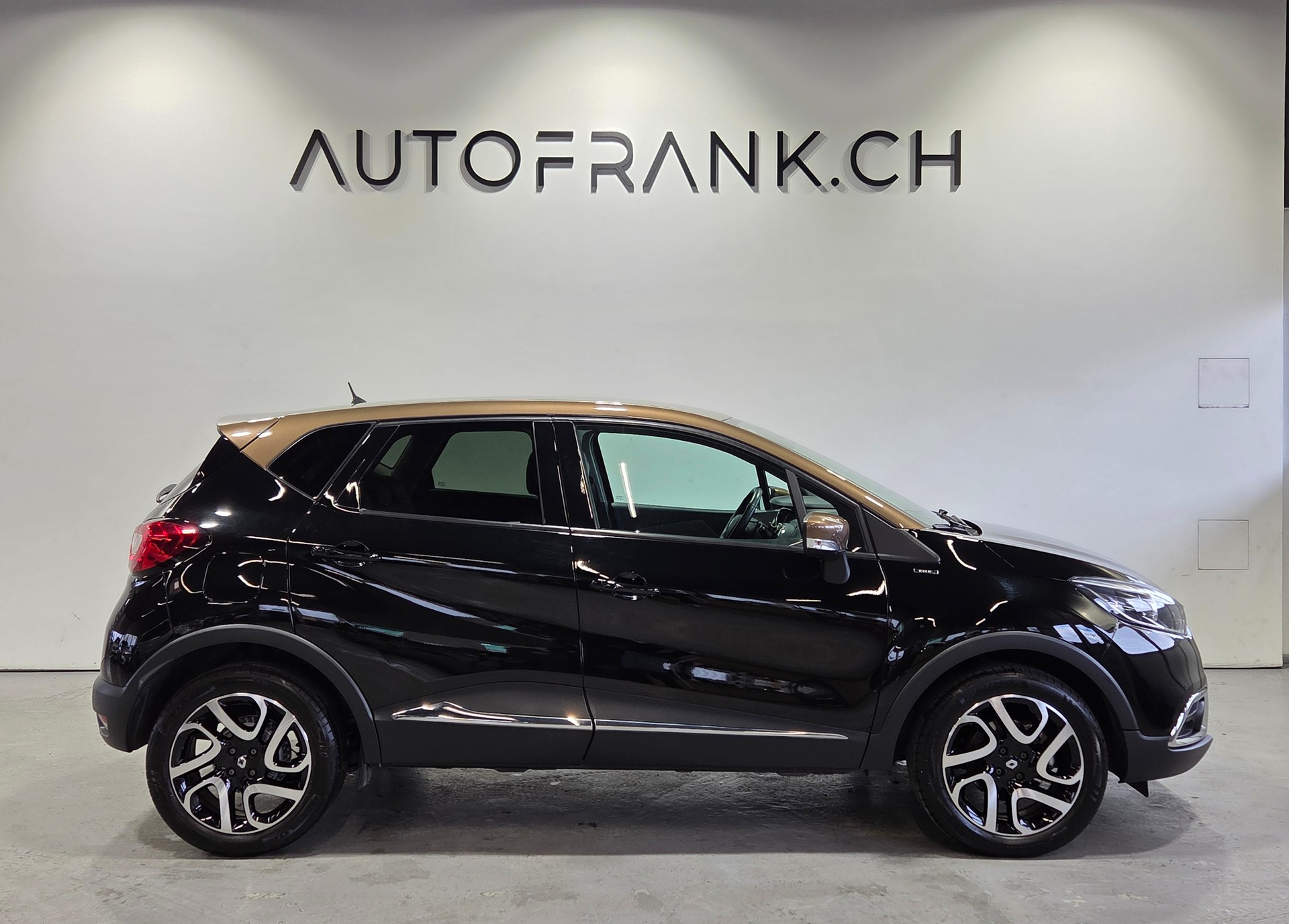 RENAULT Captur 1.2 TCe Iconic EDC S/S-showroom-element-1