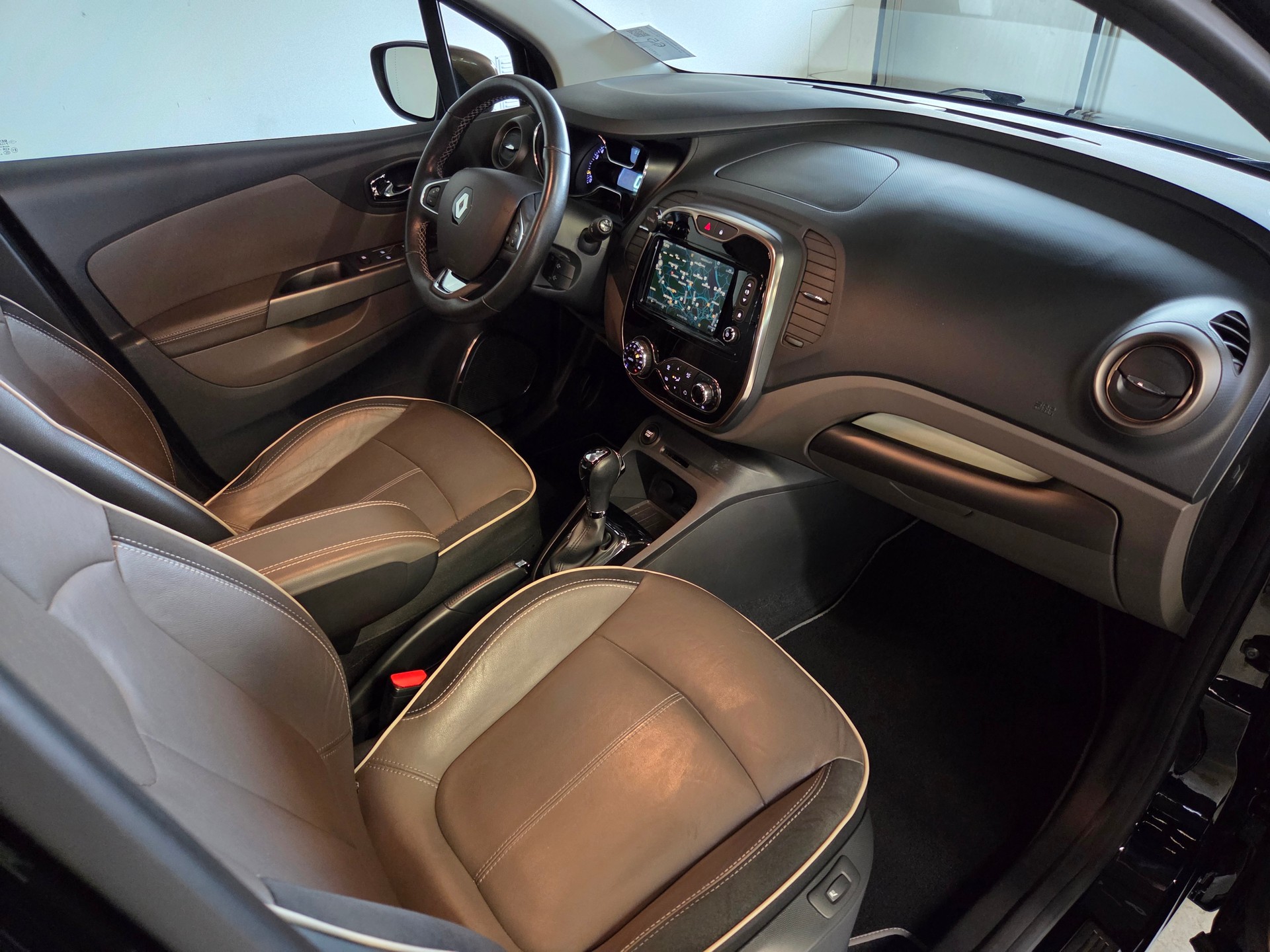 RENAULT Captur 1.2 TCe Iconic EDC S/S-image-16