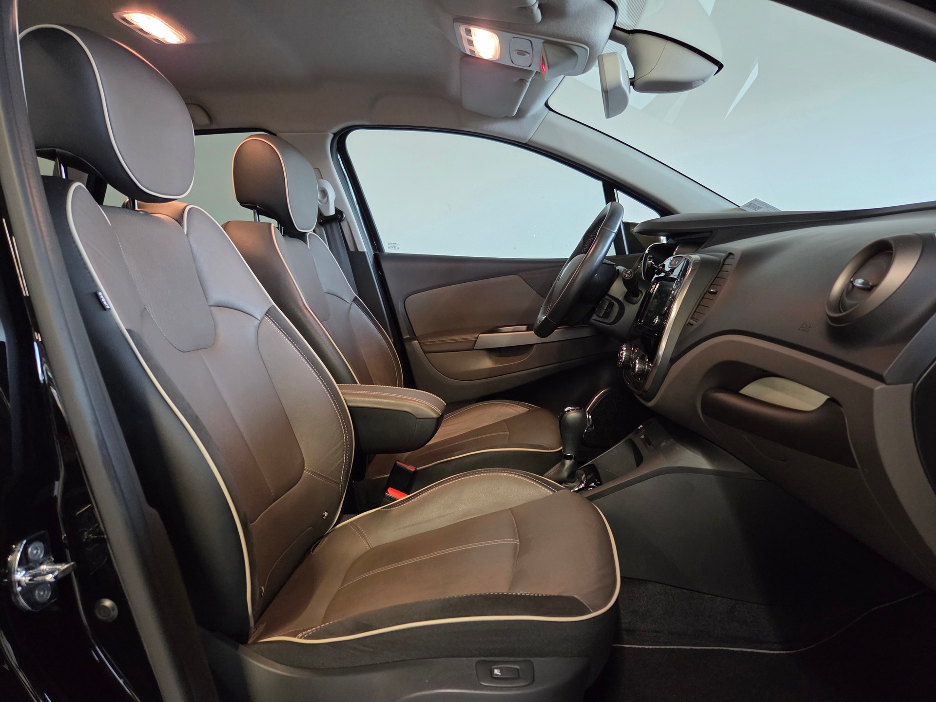 RENAULT Captur 1.2 TCe Iconic EDC S/S-image-19