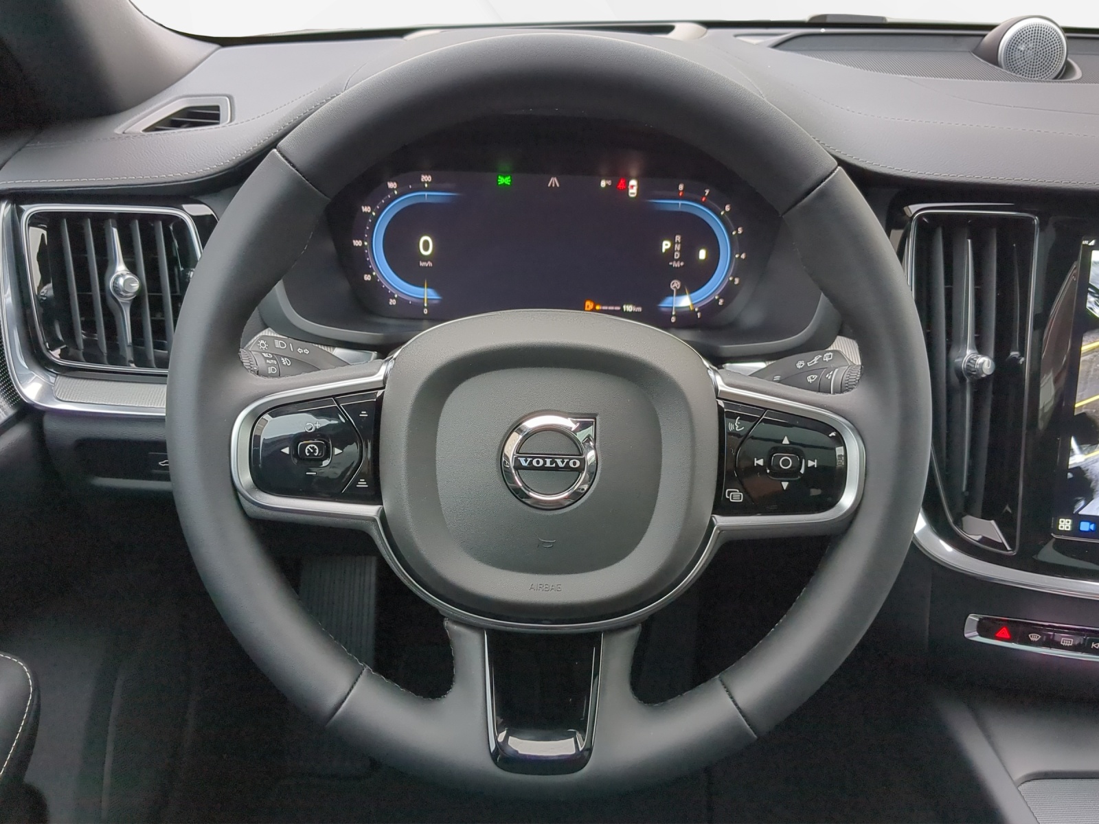 VOLVO V60 2.0 B4 Ultimate Dark-image-5