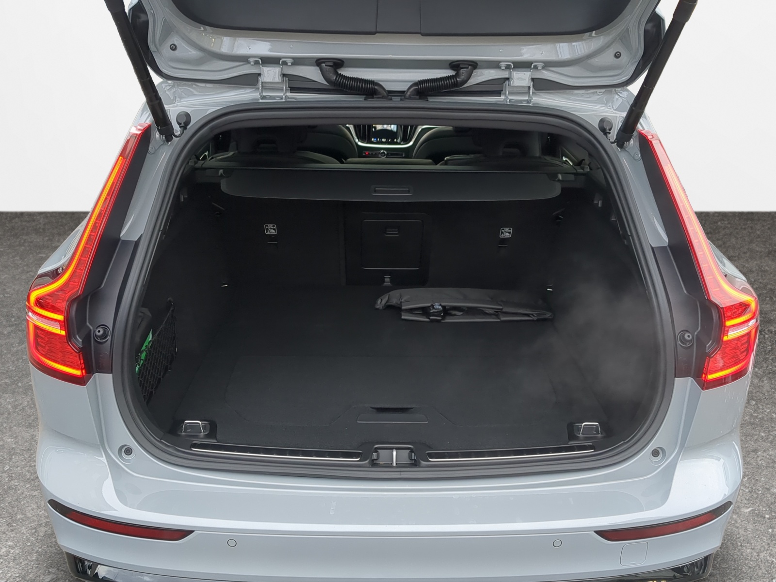 VOLVO V60 2.0 B4 Ultimate Dark-image-12