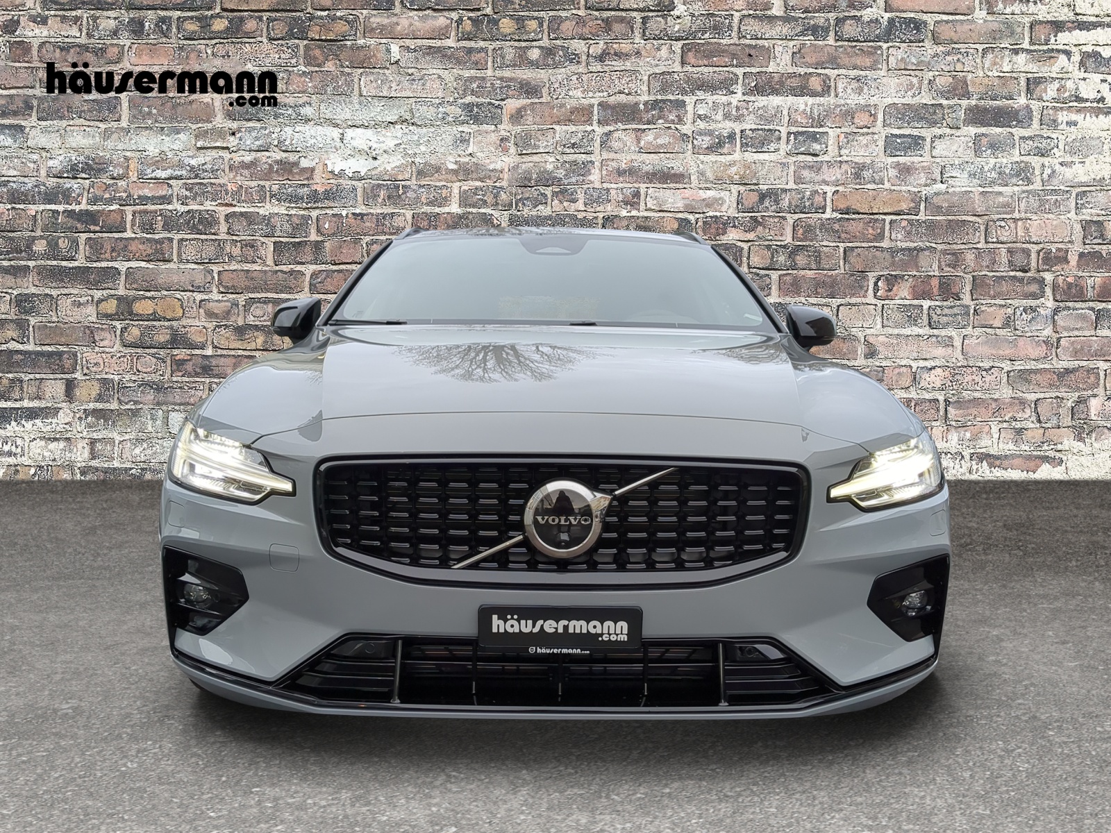 VOLVO V60 2.0 B4 Ultimate Dark-image-11