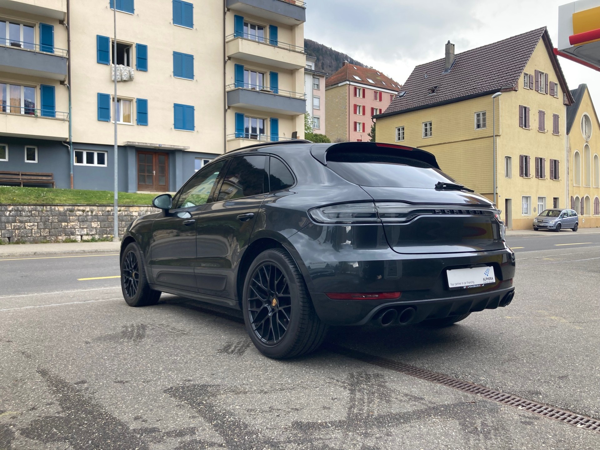 PORSCHE Macan GTS-image-3