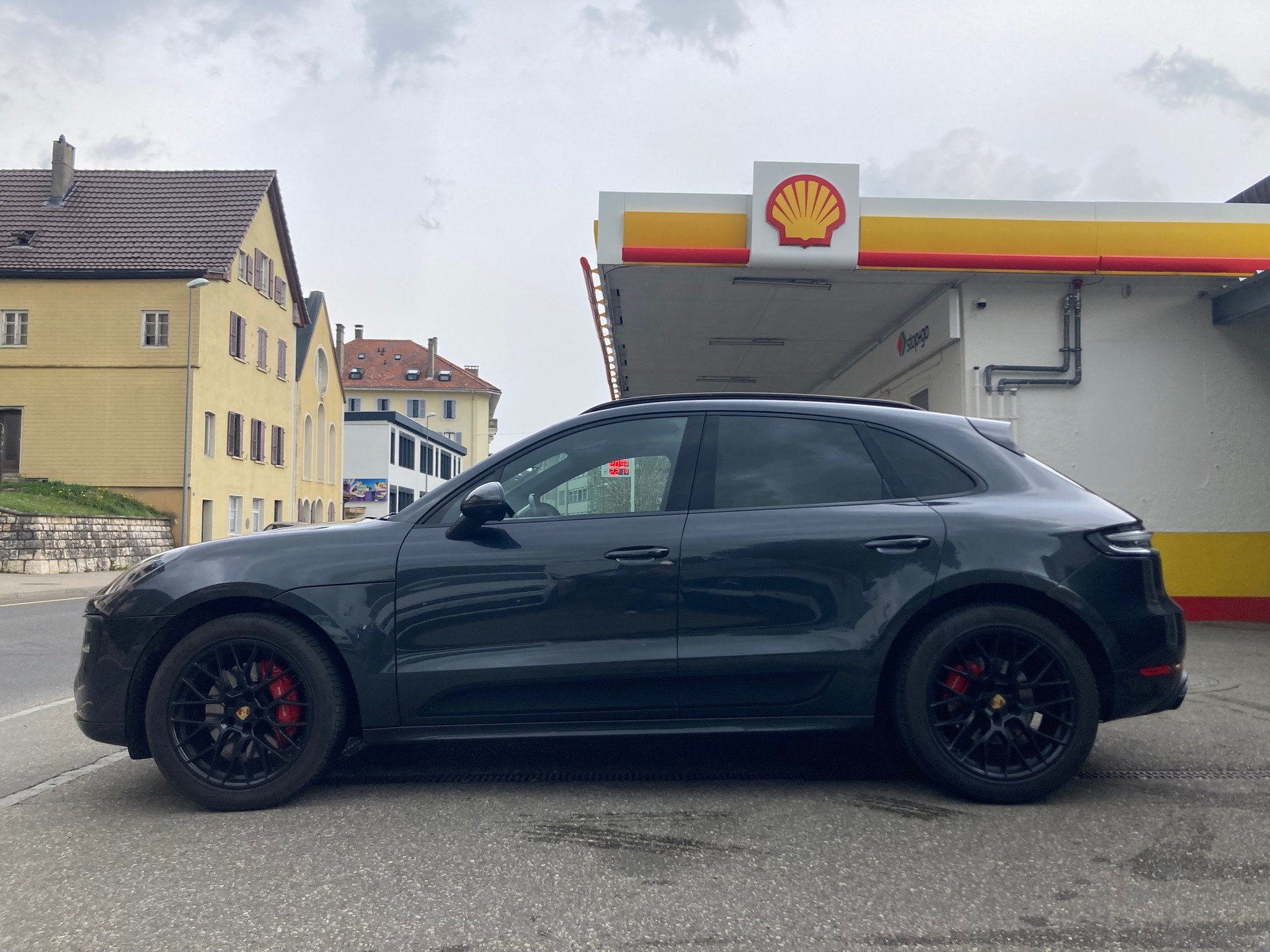 PORSCHE Macan GTS-image-2