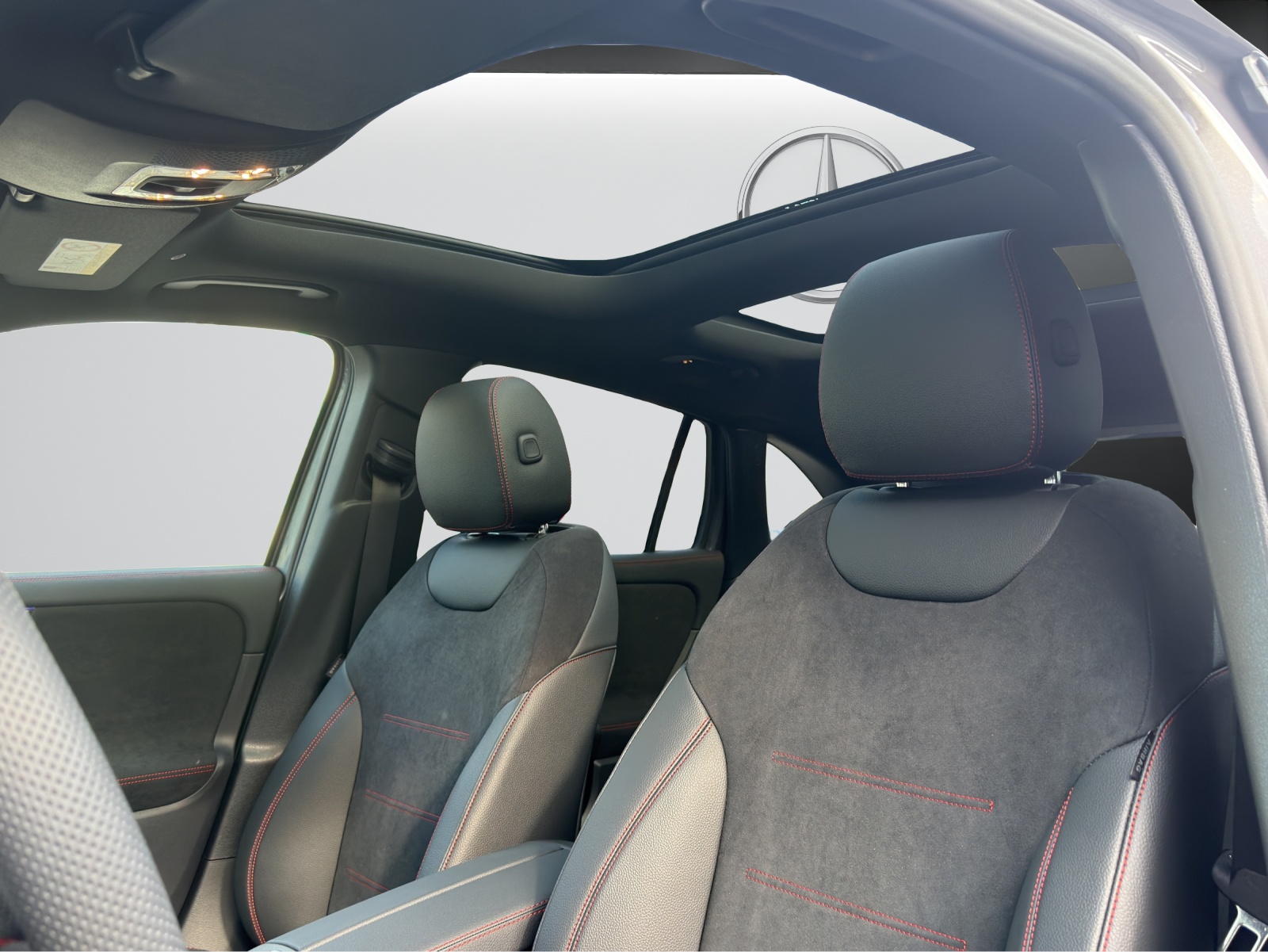 Image MERCEDES-BENZ GLA-220 GLA 220d 4Matic 8G-DCTSwiss Star