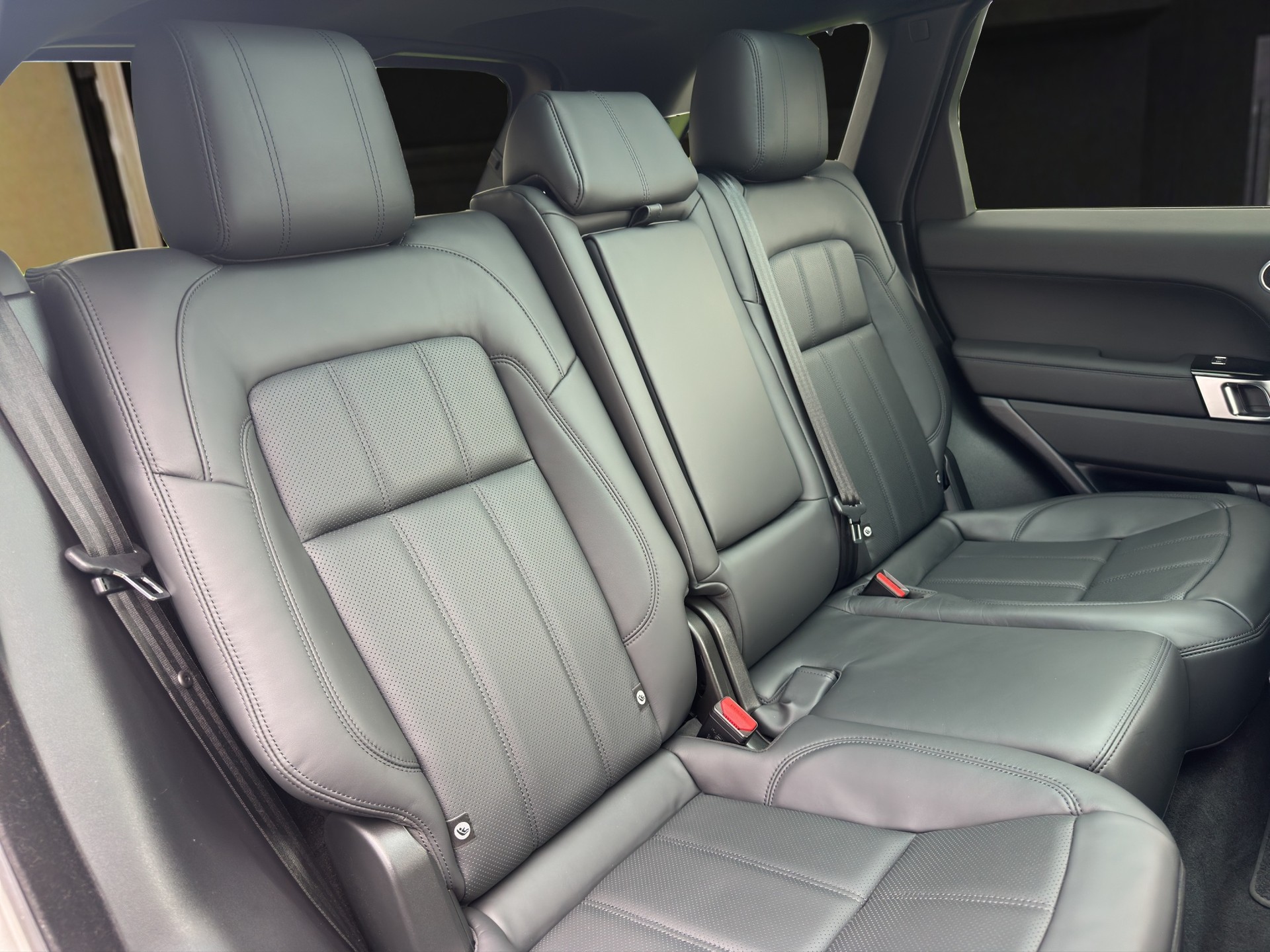 LAND ROVER Range Rover Sport P400e 2.0 I4 PHEV HSE Dyn Stealth Aut.-image-13