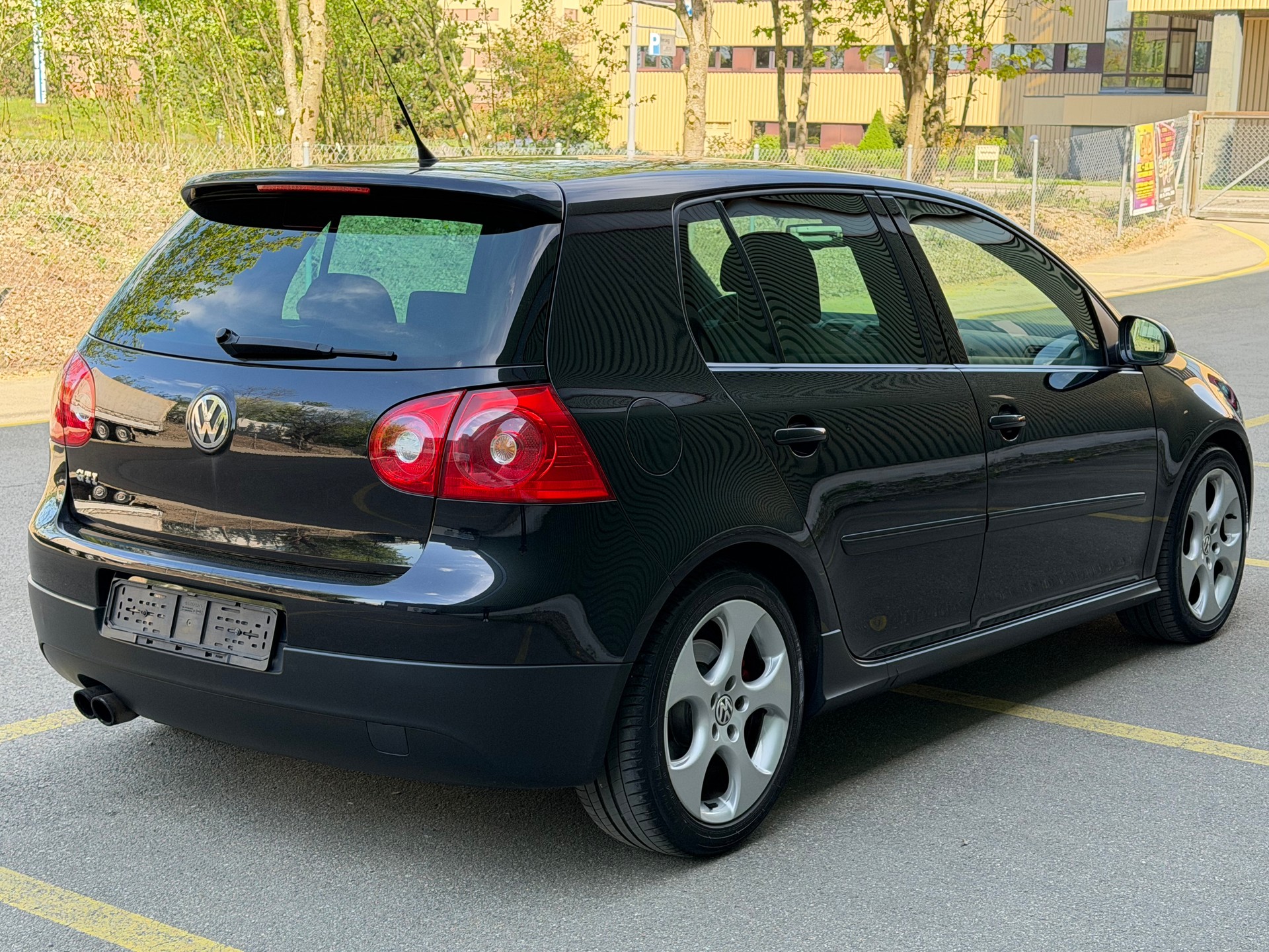 VW Golf 2.0 TFSI GTI-image-4