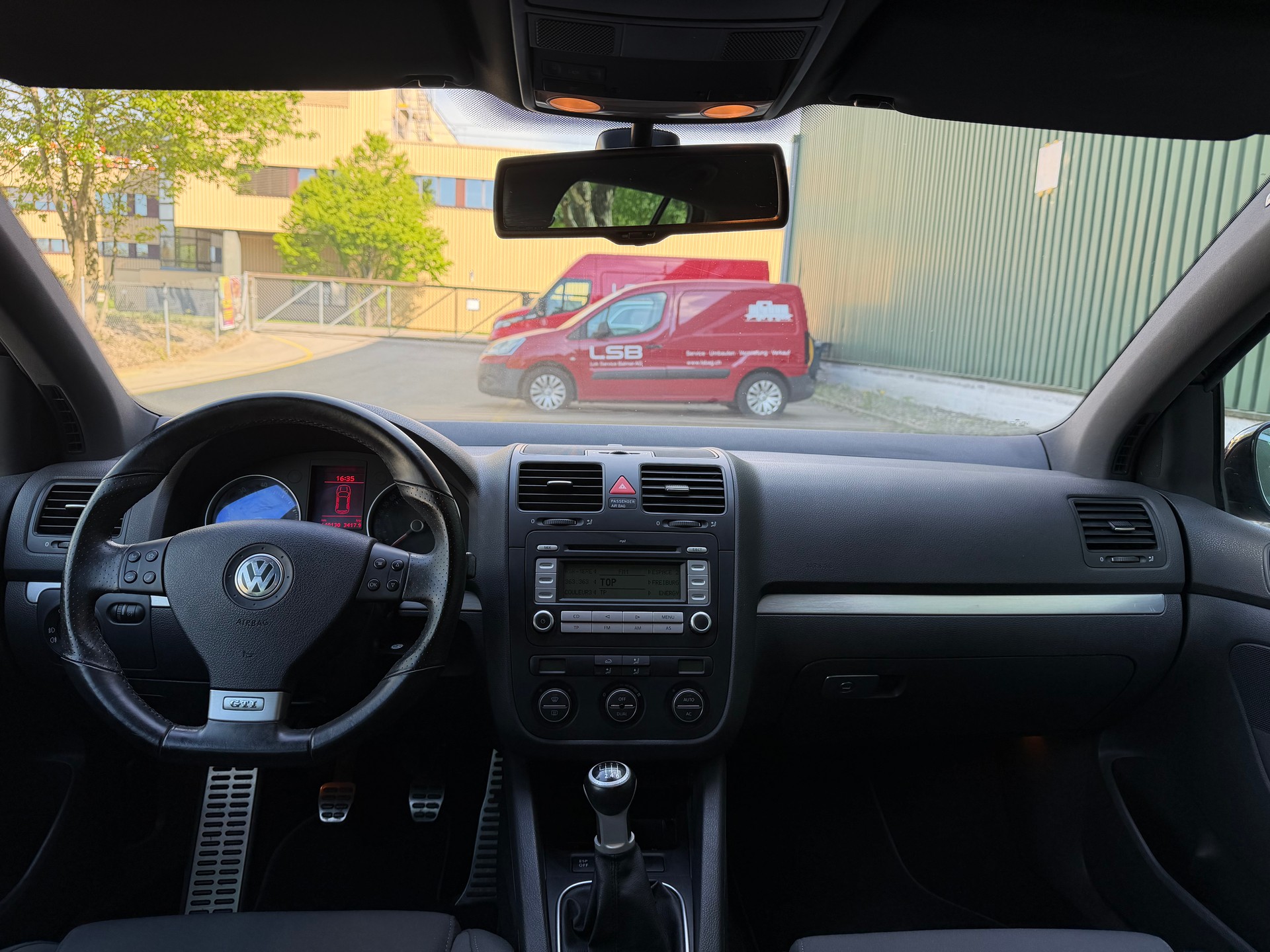 VW Golf 2.0 TFSI GTI-image-13
