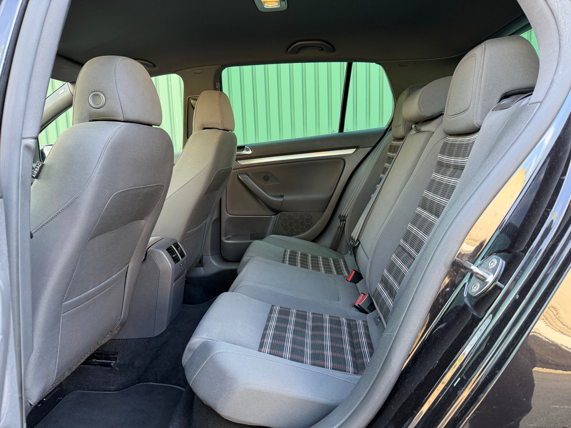 VW Golf 2.0 TFSI GTI-image-12