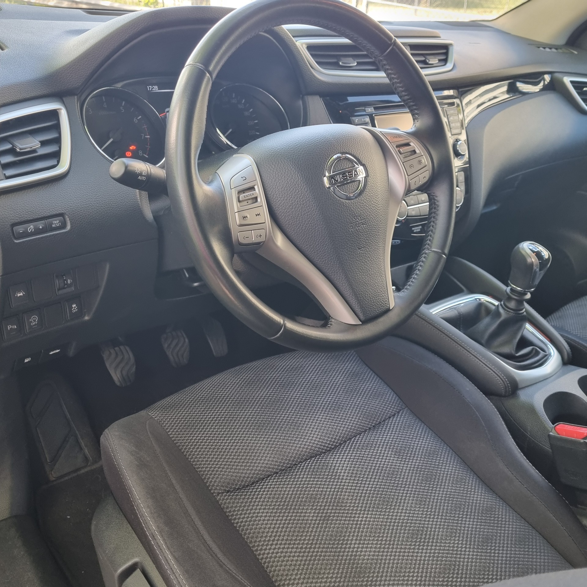 NISSAN QASHQAI-image-4