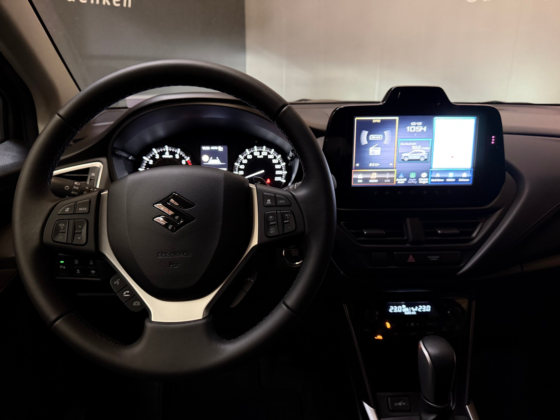 SUZUKI S-Cross 1.4 16V Compact+ MHD Automatic-image-17