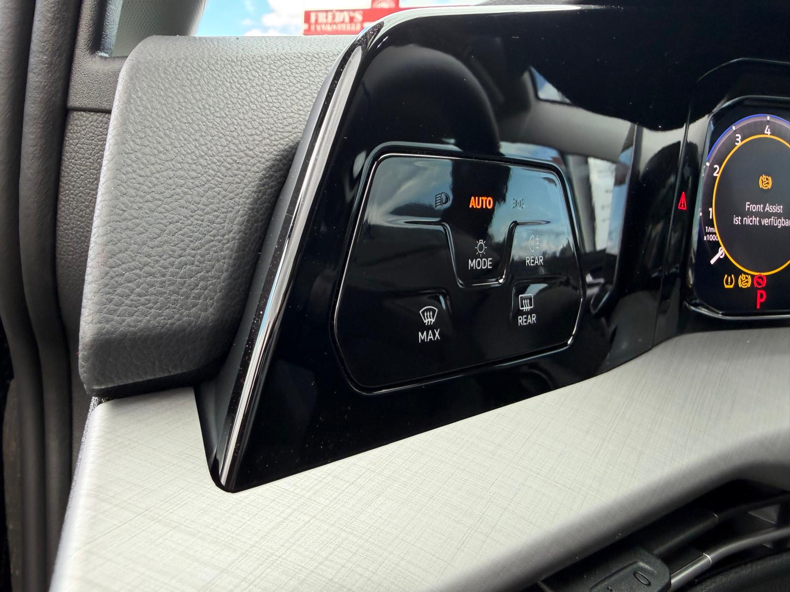 VW Golf 1.5 e TSI mHEV United DSG-image-12