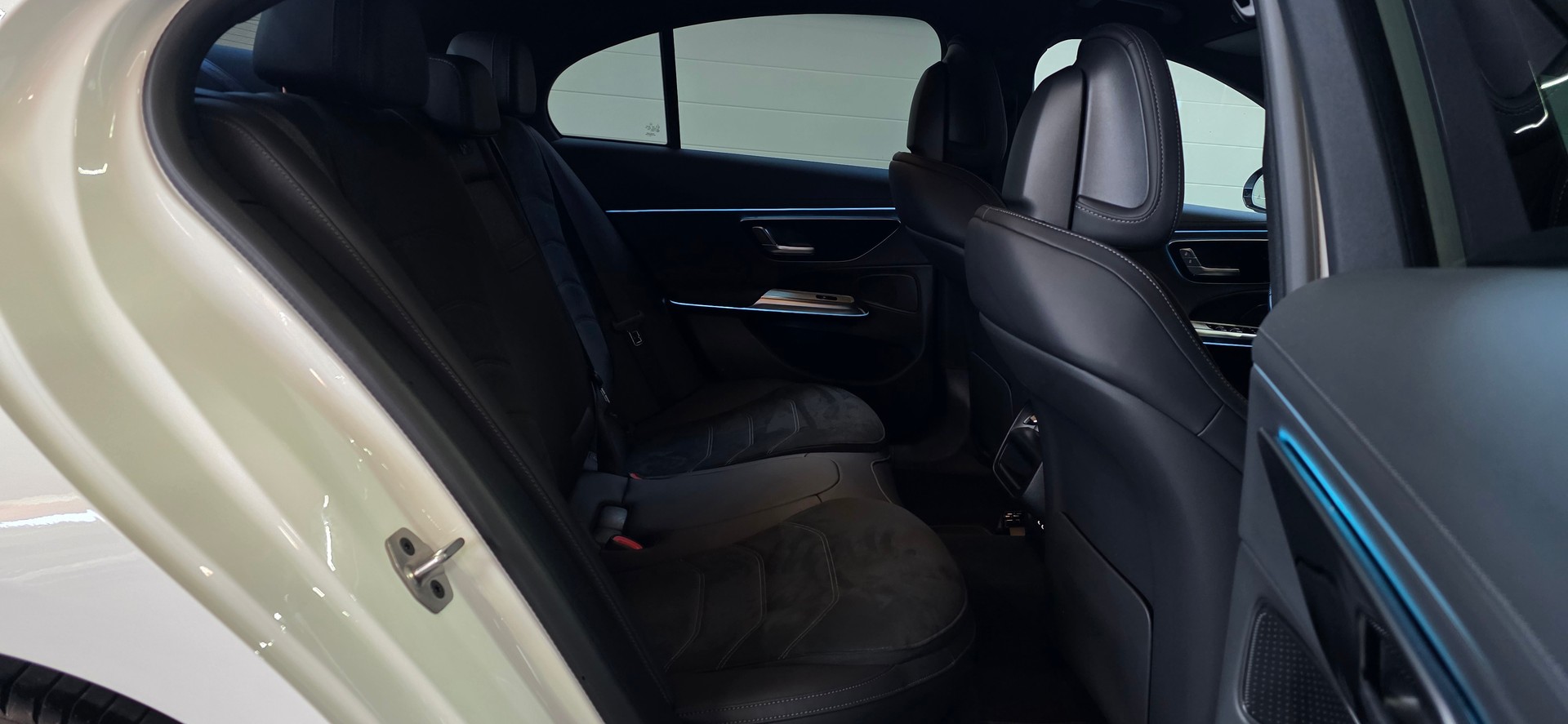 MERCEDES-BENZ E 220 d AMG Line 9G-Tronic *Werksgarantie**ACC*Laneassist*Ambientebeleuchtung*Sitzheizung*-image-23