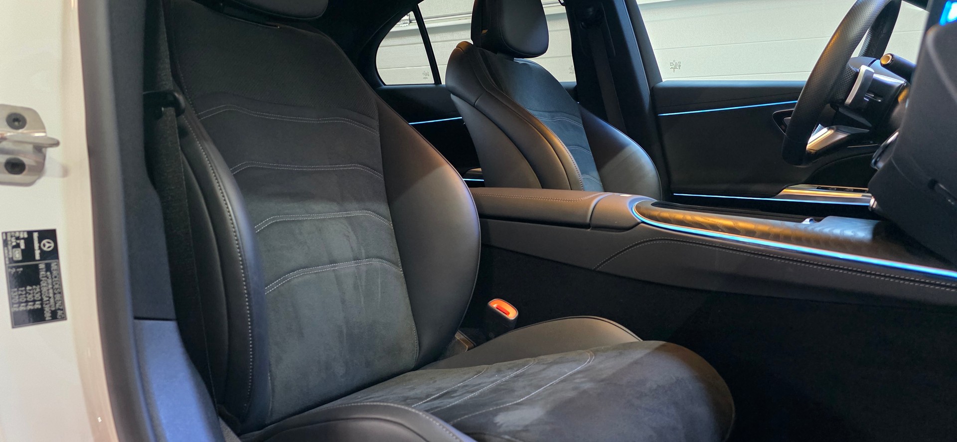 MERCEDES-BENZ E 220 d AMG Line 9G-Tronic *Werksgarantie**ACC*Laneassist*Ambientebeleuchtung*Sitzheizung*-image-22
