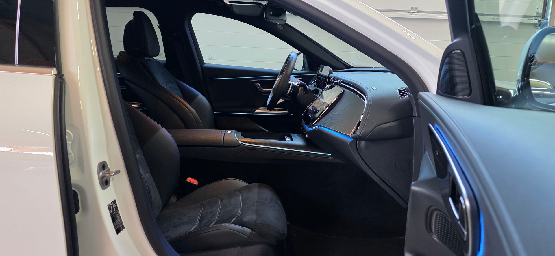 MERCEDES-BENZ E 220 d AMG Line 9G-Tronic *Werksgarantie**ACC*Laneassist*Ambientebeleuchtung*Sitzheizung*-image-21