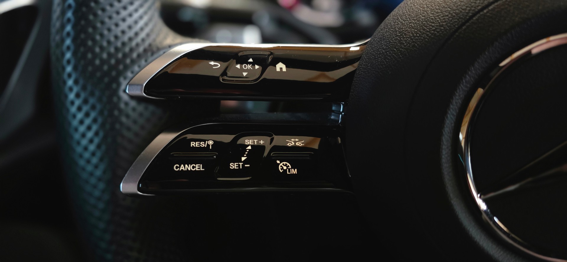 MERCEDES-BENZ E 220 d AMG Line 9G-Tronic *Werksgarantie**ACC*Laneassist*Ambientebeleuchtung*Sitzheizung*-image-13